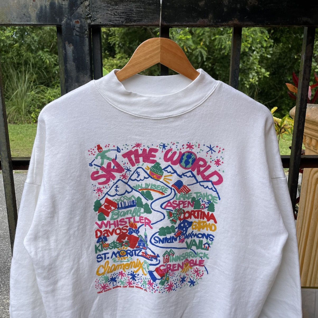 Vintage 🔥Vintage 90s Ski The World Pop Art Design Sweatshirts Size US M / EU 48-50 / 2 - 3 Thumbnail