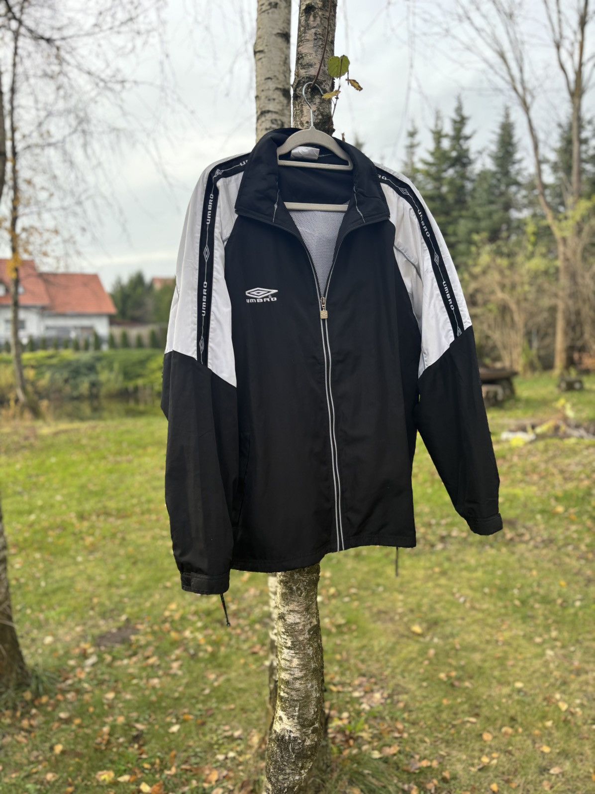 Umbro Rare Vintage Umbro Trackjacket Black/White 90s Y2K Size US L / EU 52-54 / 3 - 1 Thumbnail