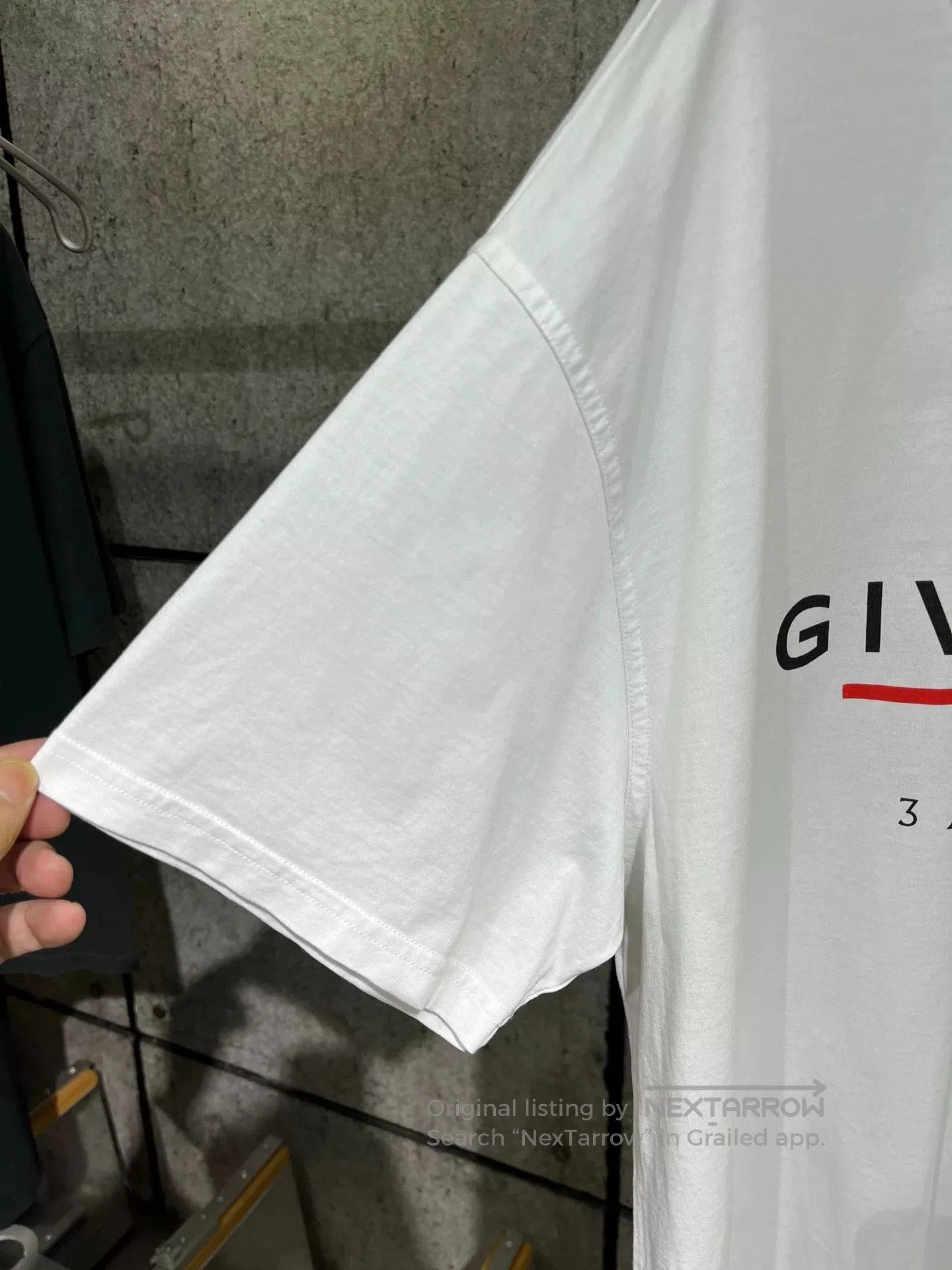Givenchy Givenchy White Letter Short-Sleeve XL. Size US XL / EU 56 / 4 - 5 Thumbnail