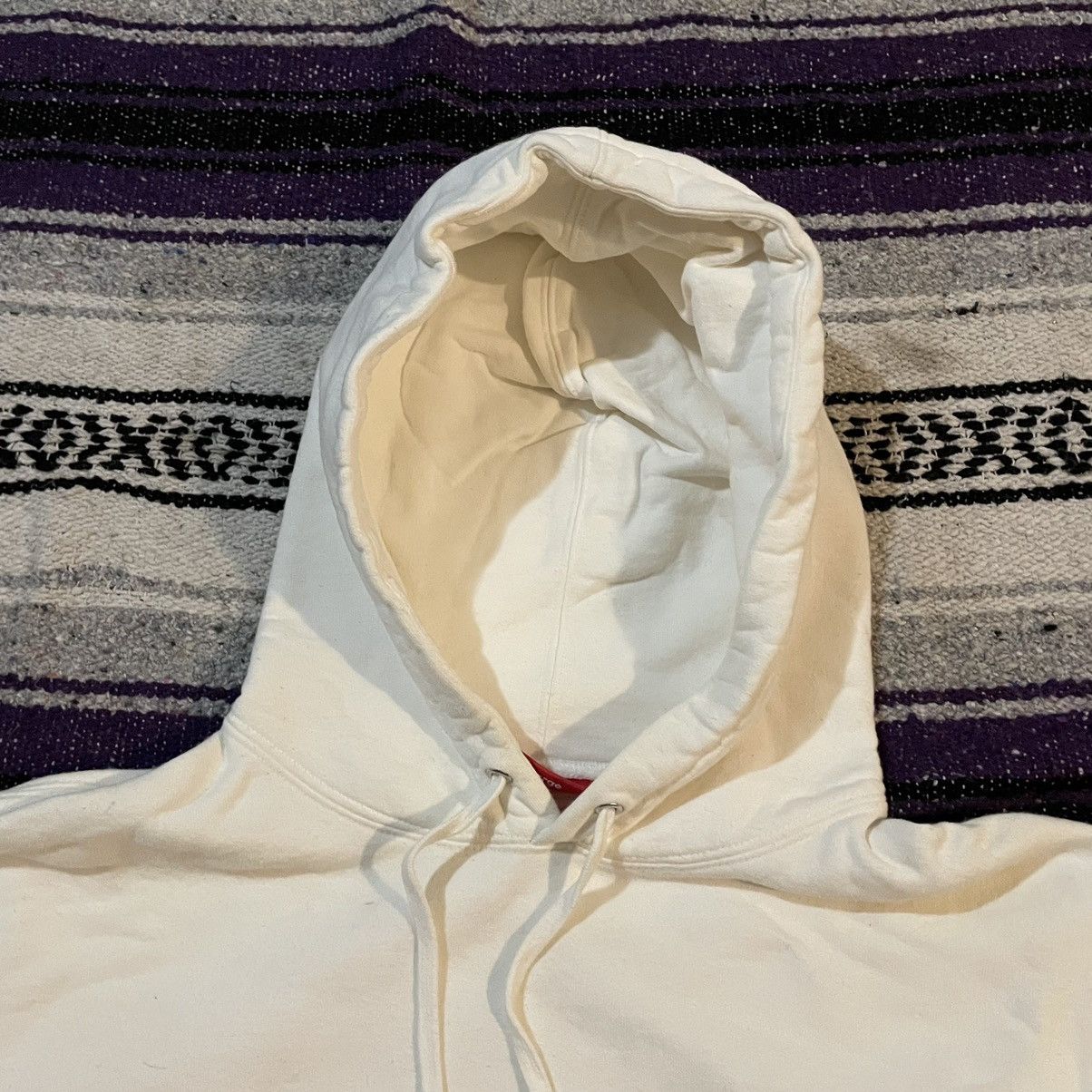 Supreme Supreme 2019 Embroidered Logo Hooded Sweatshirt Size L White Size US L / EU 52-54 / 3 - 2 Thumbnail