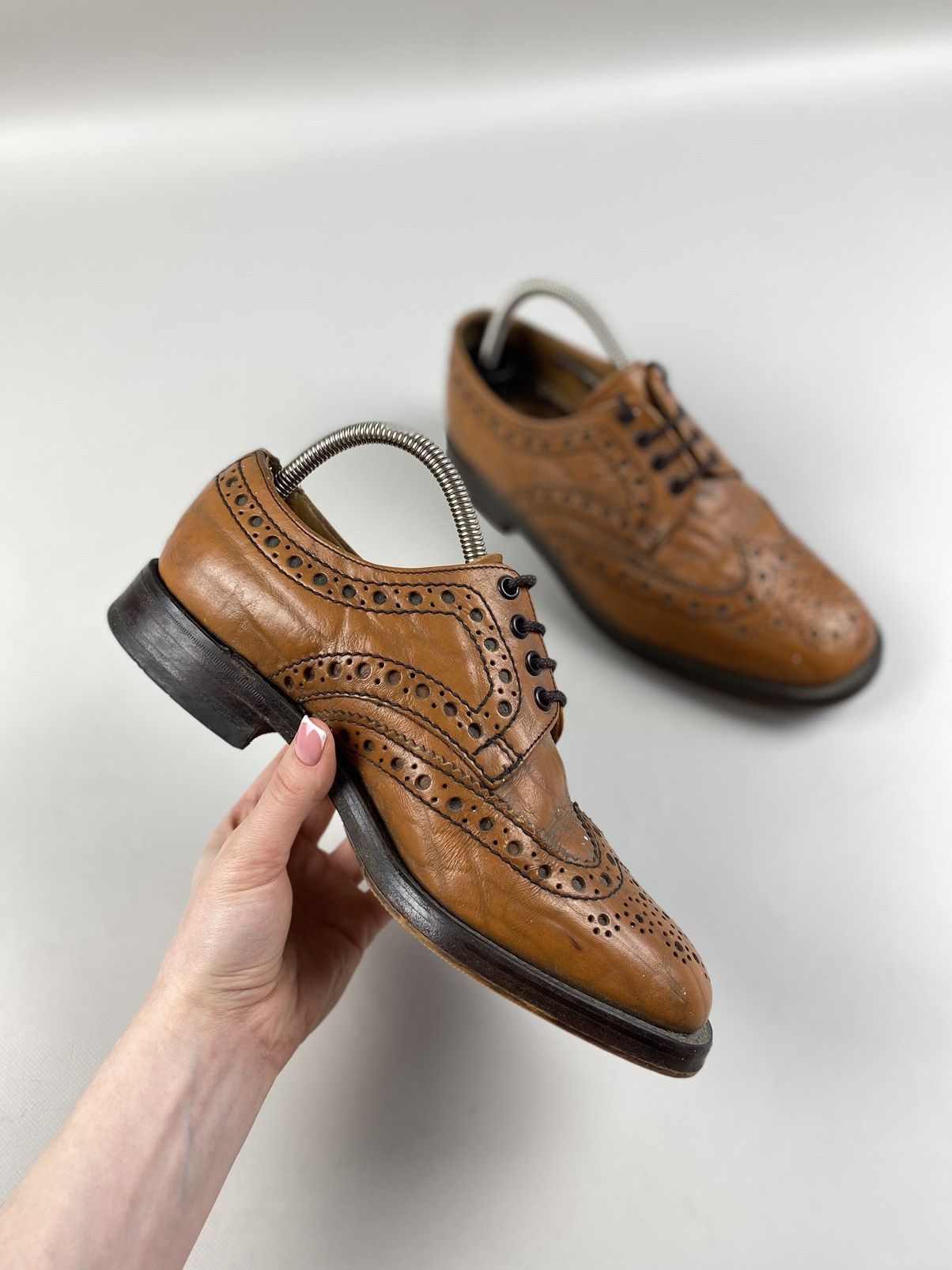 Loake Loake men’s leather brogue formal shoes Size US 8 / EU 41 - 17 Thumbnail