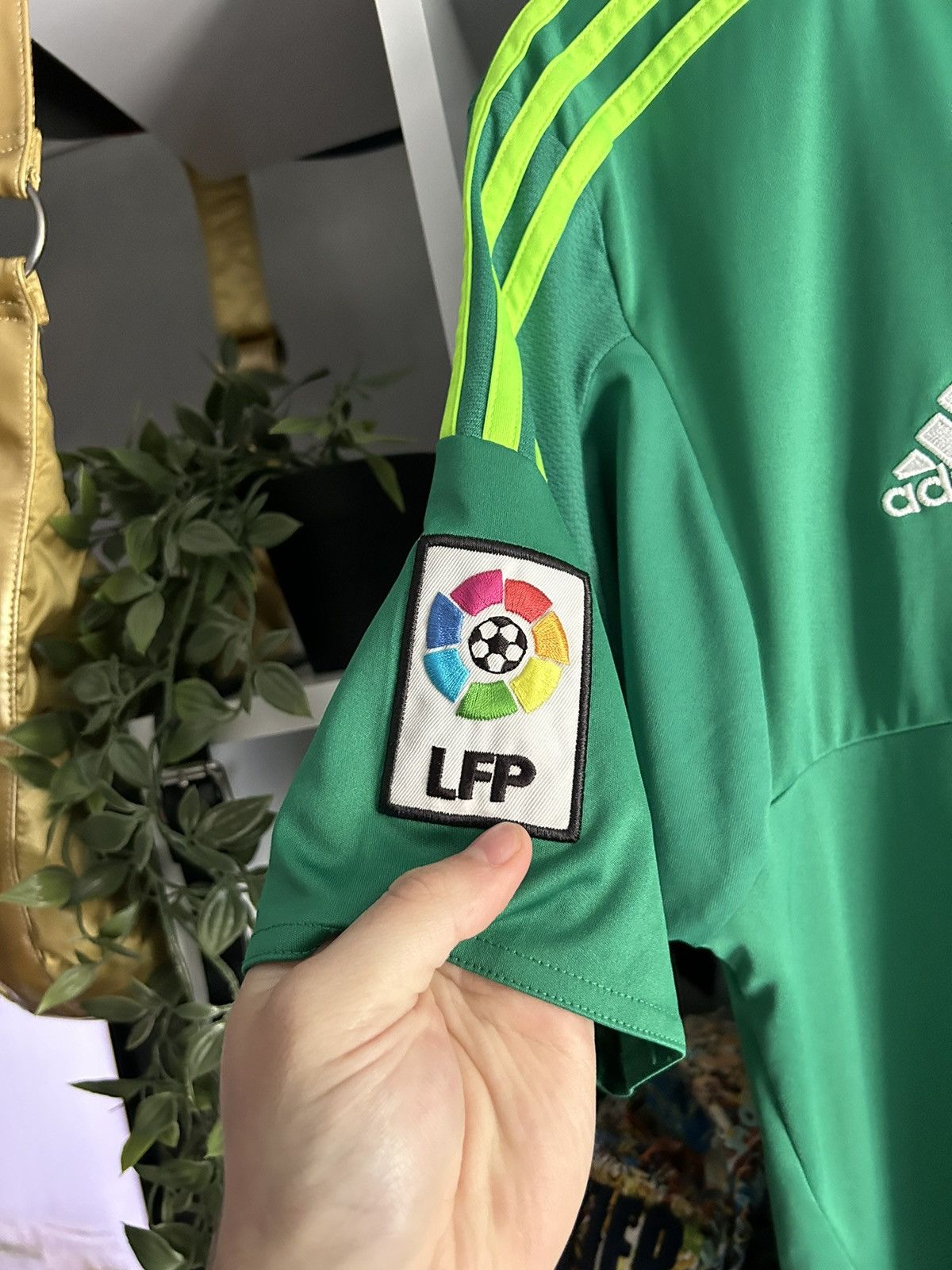 Adidas Real Madrid 2015/16 goalkeeper away adidas jersey Size US M / EU 48-50 / 2 - 3 Thumbnail