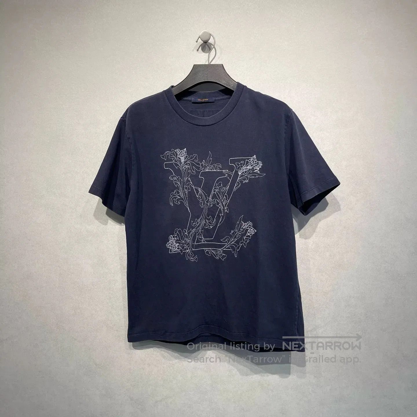 Louis Vuitton Louis Vuitton Floral Logo Embroidered Tee. Size US XL / EU 56 / 4 - 1 Thumbnail