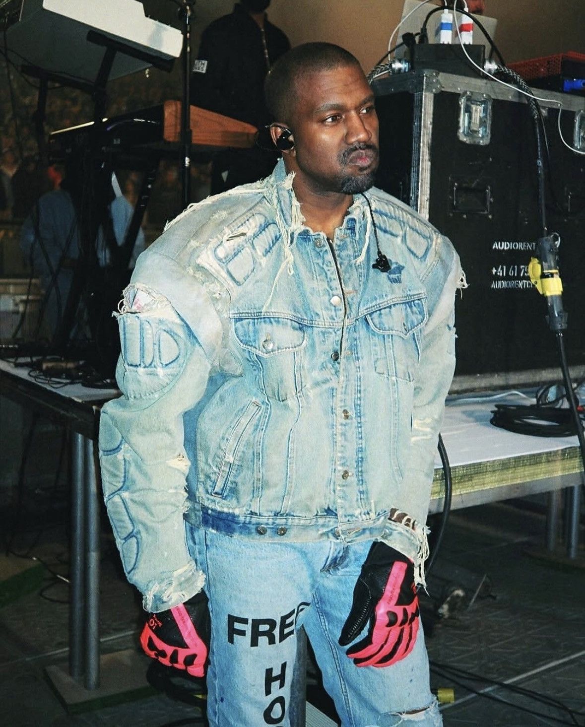 Balenciaga × Gap × Yeezy Prototype Padded Denim Jacket Size US M / EU 48-50 / 2 - 15 Thumbnail