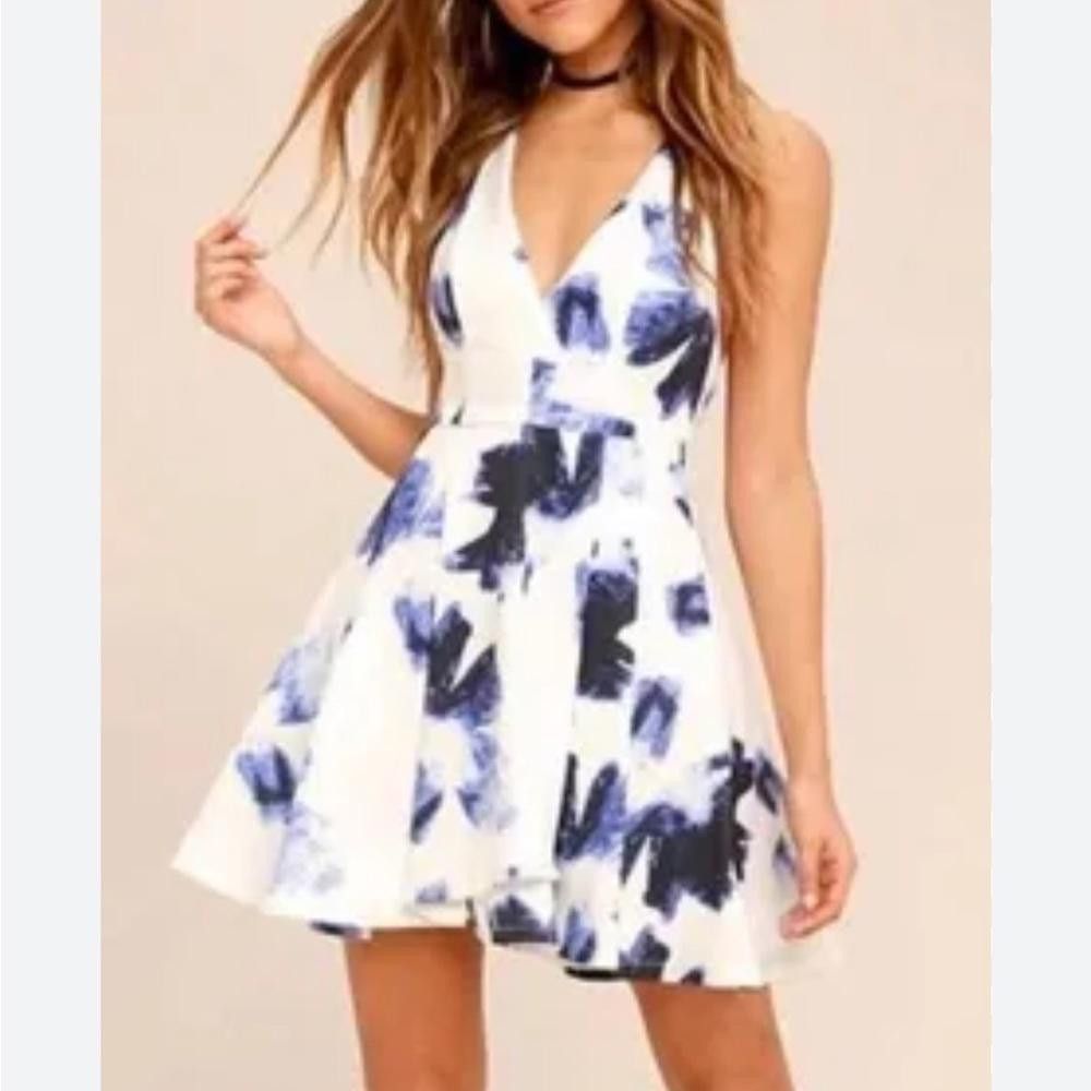 Lulus Lulus l NWT Seeing Chic Floral Fit & Flare Dress XS Size XS / US 0-2 / IT 36-38 - 1 Thumbnail