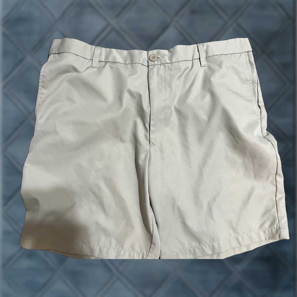 Dockers Dockers Men Shorts 40 Beige Solid Flat Front Bermuda Pockets Microfiber Polyester Cotton Casual Regular Belt Loops Front Flat Front Zip 40 in Mens Size US 40 / EU 56 - 1 Thumbnail