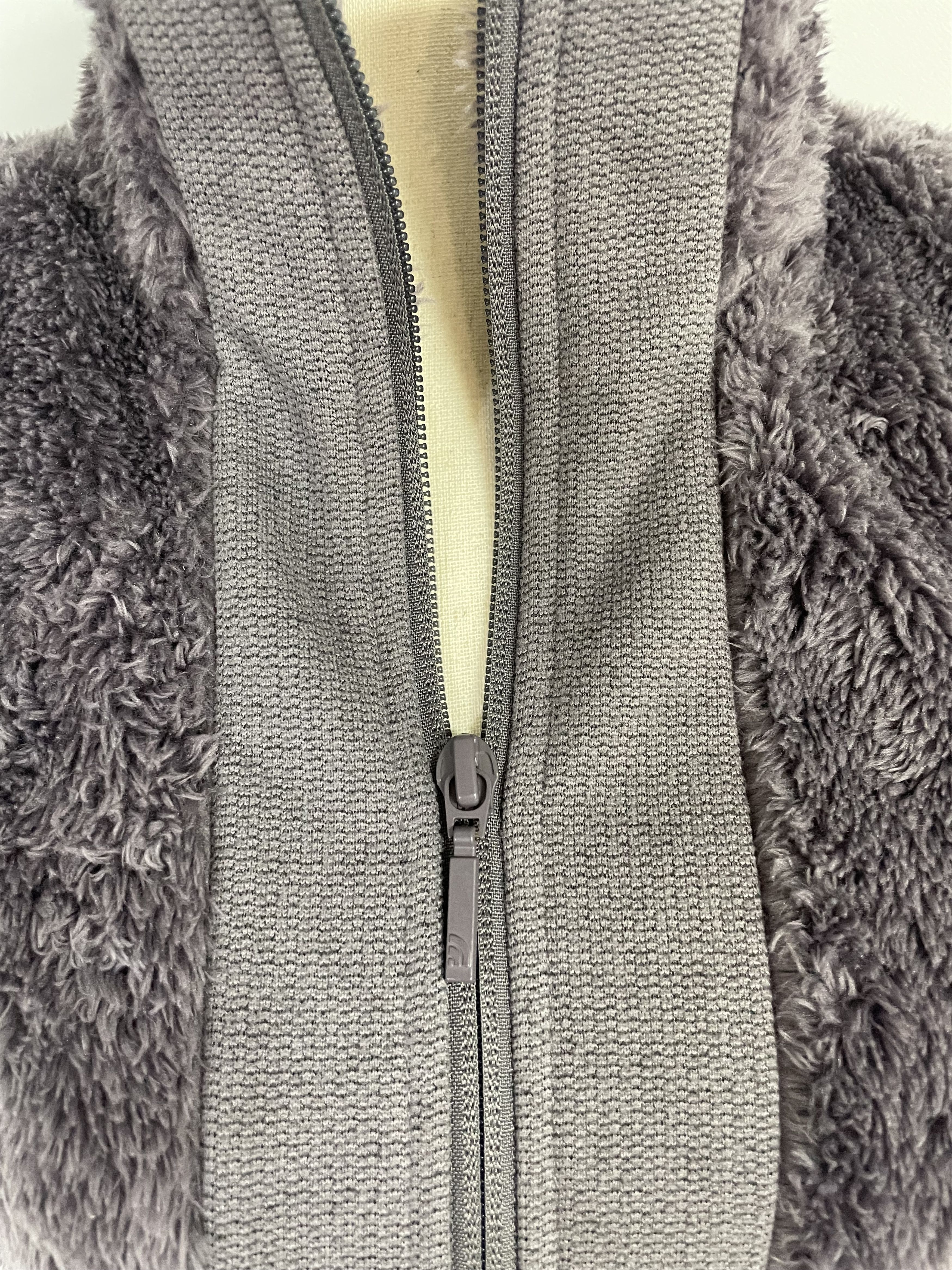 The North Face The North Face Vest Size Small Gray Faux Fur Full Zip Jacket Size S / US 4 / IT 40 - 2 Thumbnail