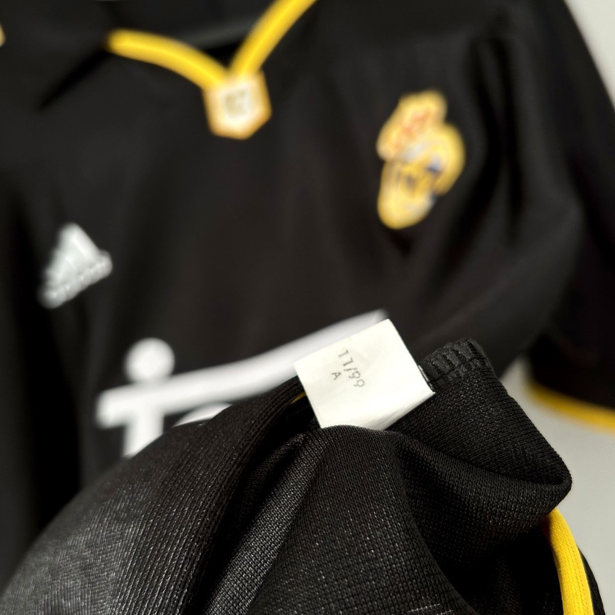 Adidas × Vintage 1999 2000 Real Madrid Adidas Retro Vintage Soccer Jersey Kit Size US M / EU 48-50 / 2 - 9 Thumbnail