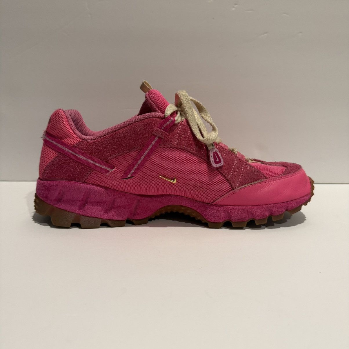 Jacquemus × Nike Air Humara Size US 10 / EU 43 - 2 Thumbnail