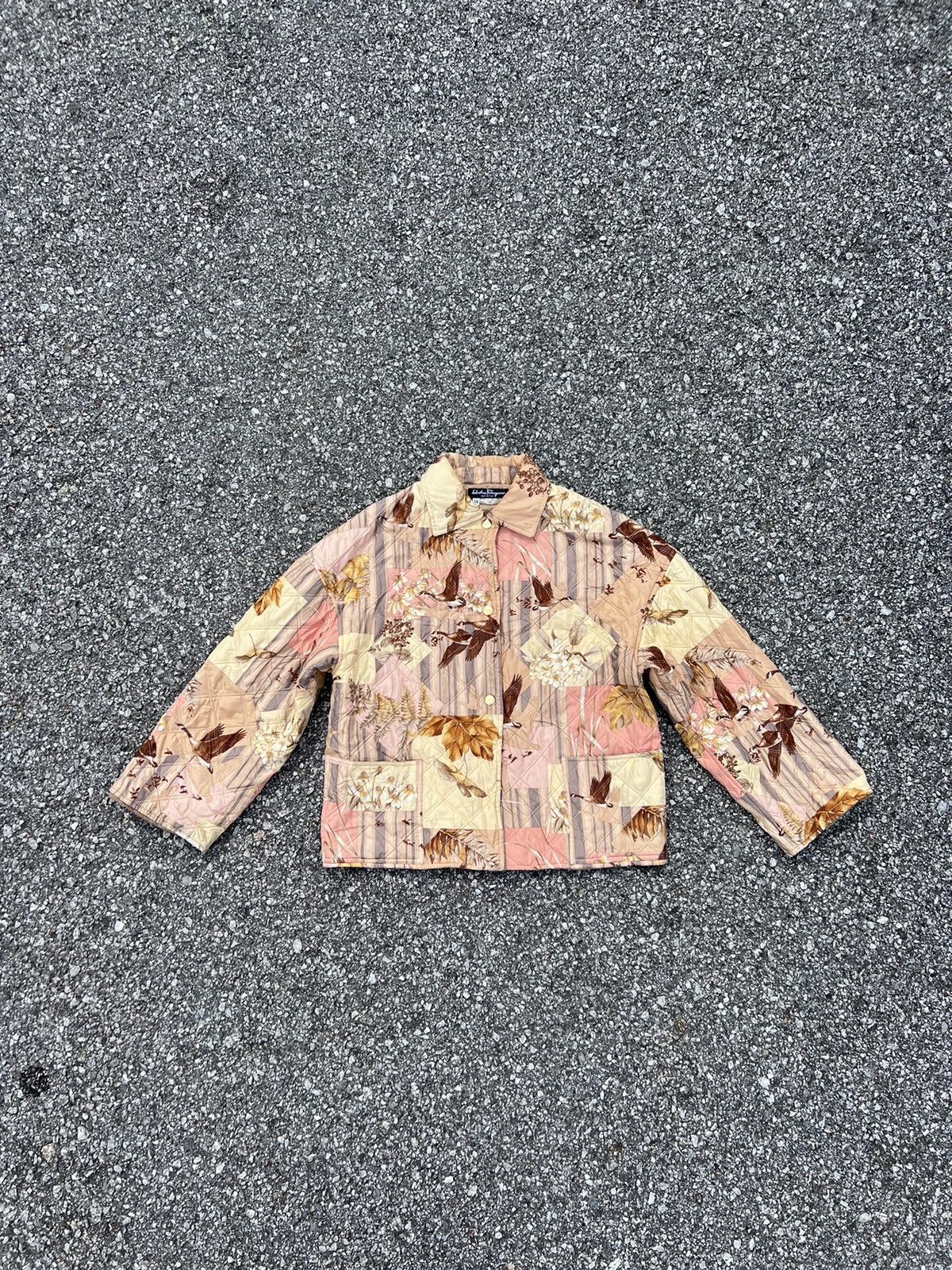 Salvatore Ferragamo Rare Vintage Salvatore Ferragamo Quilted Jacket Fullprint Size XS / US 0-2 / IT 36-38 - 1 Thumbnail