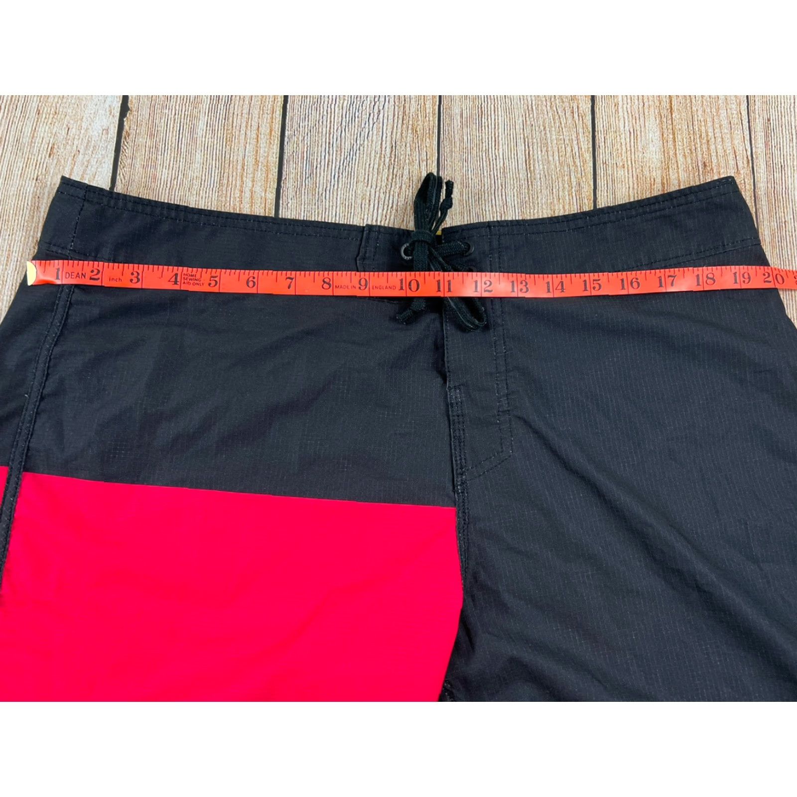 REEF Mens Reef Boardshorts Trunks To Swim Bottom Size 36 Black Red Multicolor Colorful 36 Mens Good condition Pre owned Size US 36 / EU 52 - 7 Thumbnail
