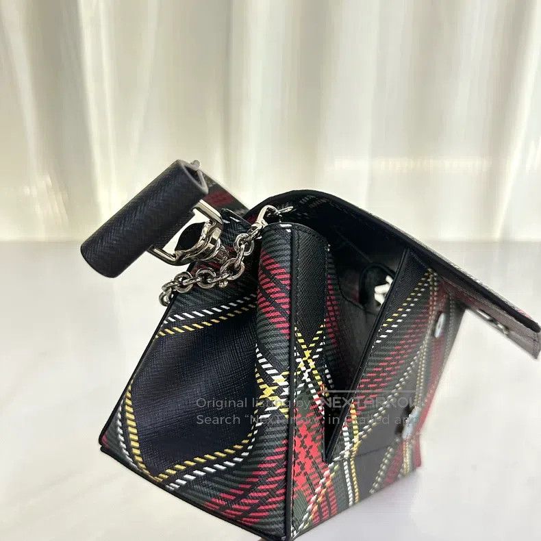 Vivienne Westwood Vivienne Westwood size os Medium-sized ladies plaid logo cl Size ONE SIZE - 9 Thumbnail