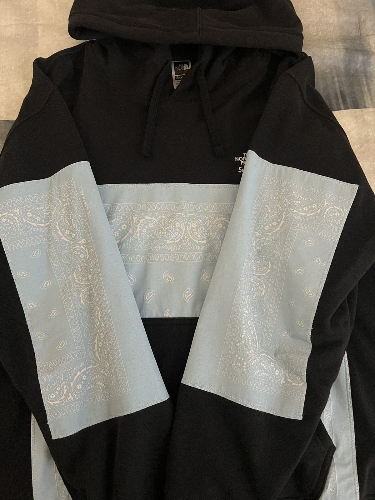 Supreme × The North Face Black & Baby Blue Bandana Paisley Hoodie Size US L / EU 52-54 / 3 - 3 Thumbnail