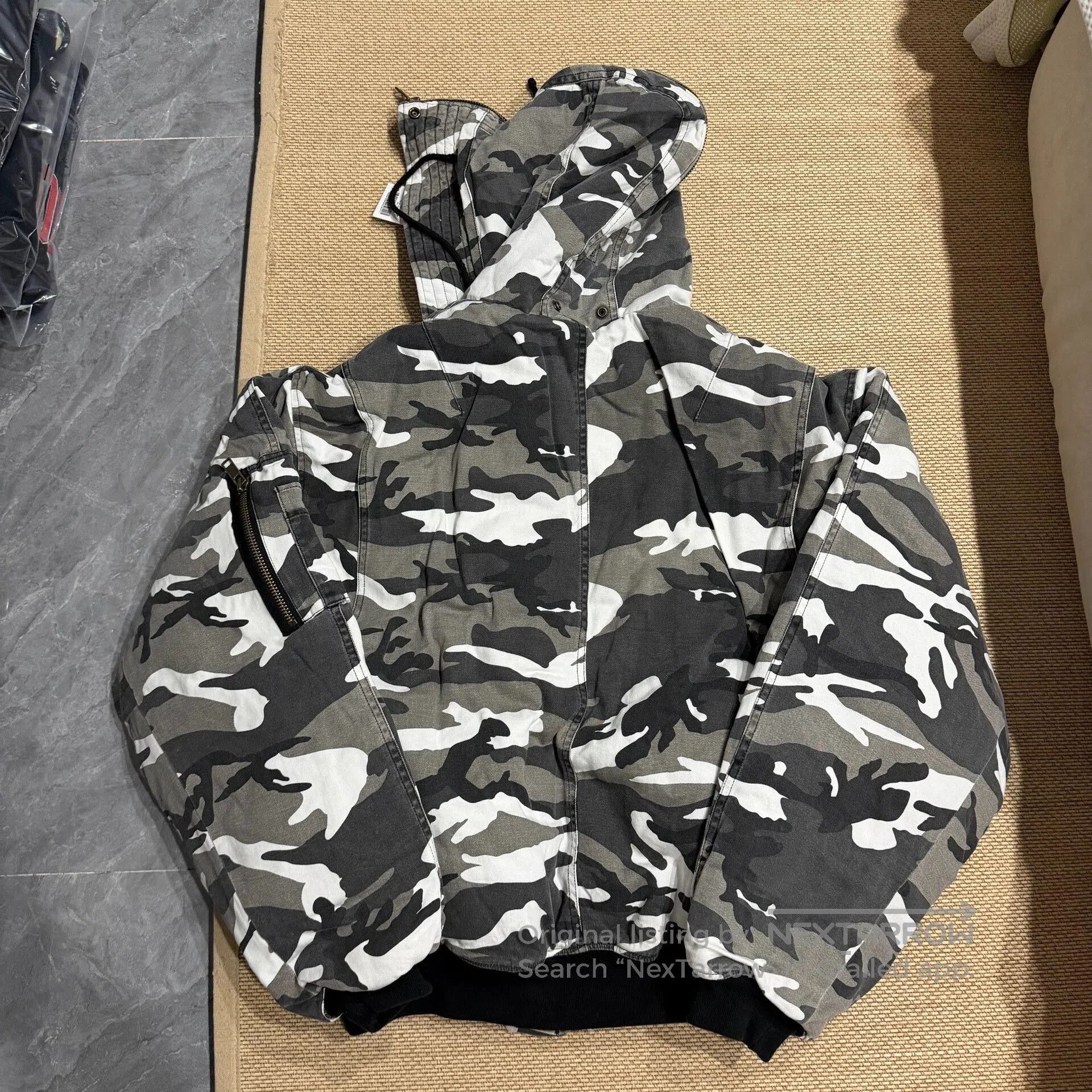 GRAILZ Camo Oversized Down Jacket. Size US S / EU 44-46 / 1 - 2 Thumbnail