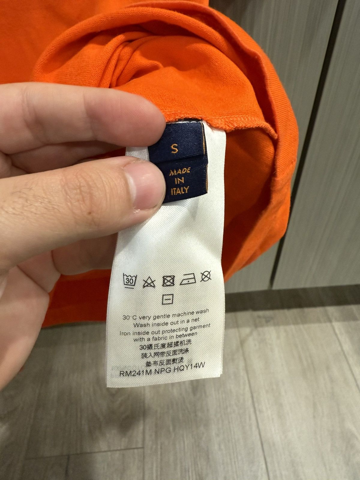 Louis Vuitton Louis Vuitton Orange Logo T Shirt Size US S / EU 44-46 / 1 - 6 Thumbnail
