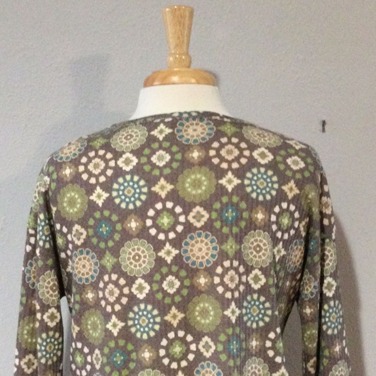Other Cato Est 1946 Floral L/S Grommet Trim V-neck Knit Top Size M Size M / US 6-8 / IT 42-44 - 10 Thumbnail