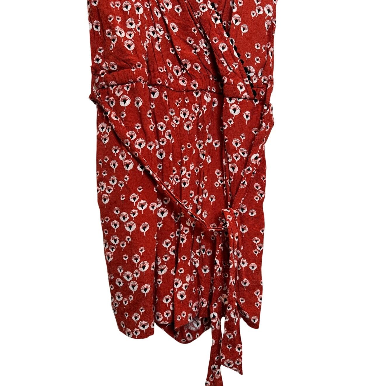 Ann Taylor LOFT Ann Taylor Red Floral Sleeveless Belted Shorts Romper Size XS / US 0-2 / IT 36-38 - 3 Thumbnail