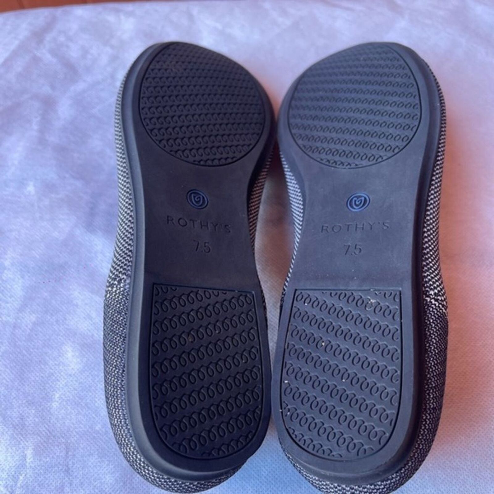 Other Rothys cloud gray bird’s eye round flat Navy print size 7.5 Size US 7.5 / IT 37.5 - 4 Thumbnail