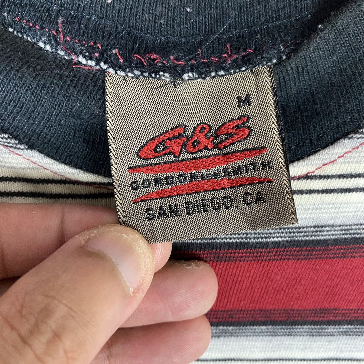 Vintage VINTAGE 90's GORDON & SMITH RED STRIPED TEE SURF SKATE TEE Size US M / EU 48-50 / 2 - 8 Thumbnail