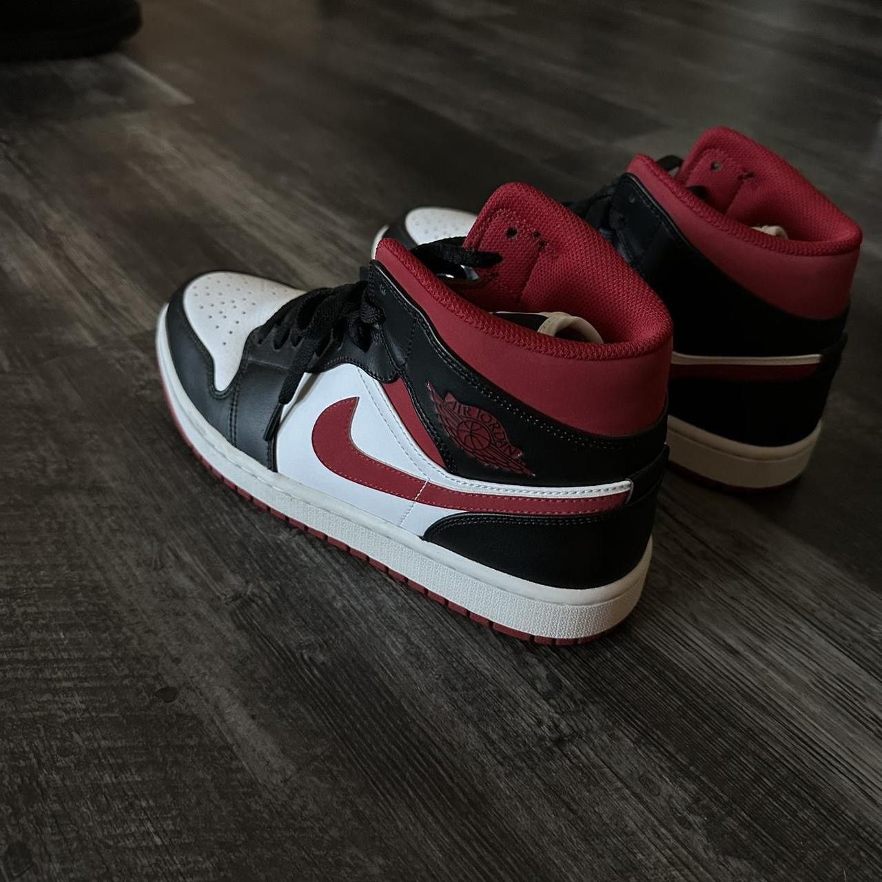 Jordan Brand × Nike Air Jordan 1 Mid Size US 8.5 / EU 41-42 - 3 Thumbnail