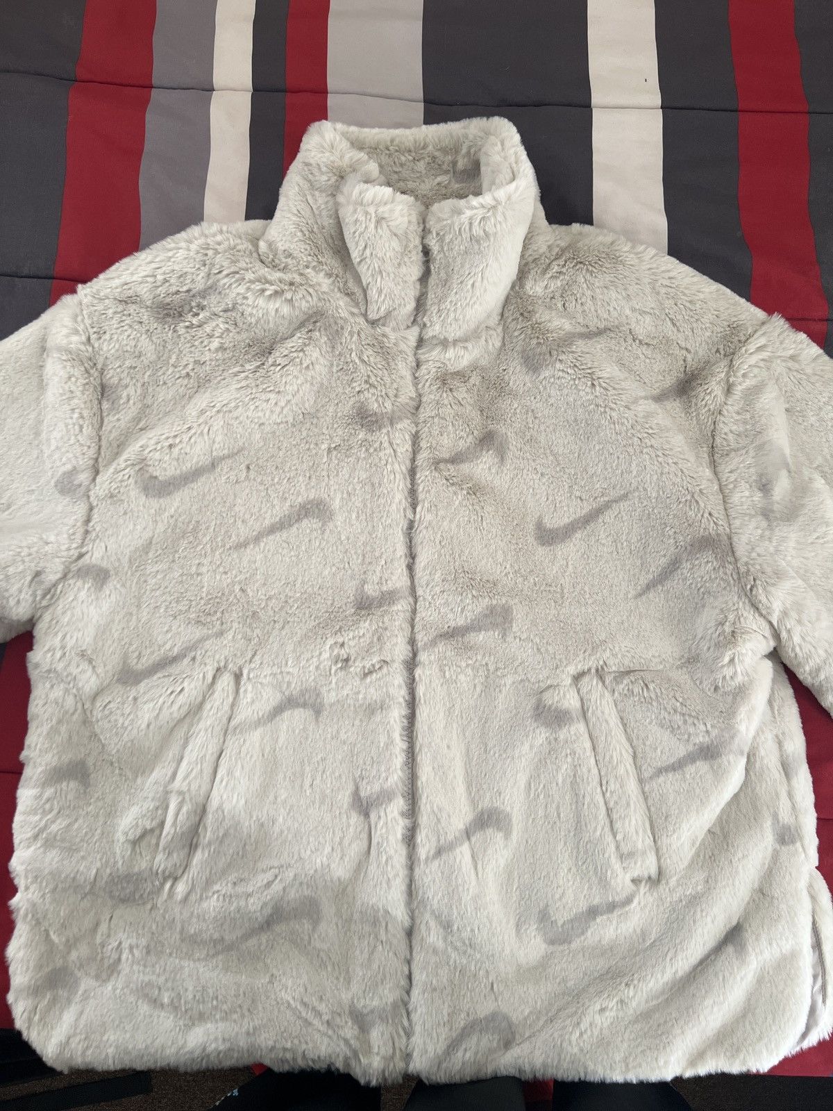 Nike Nike Faux Fur Jacket Size S / US 4 / IT 40 - 4 Thumbnail