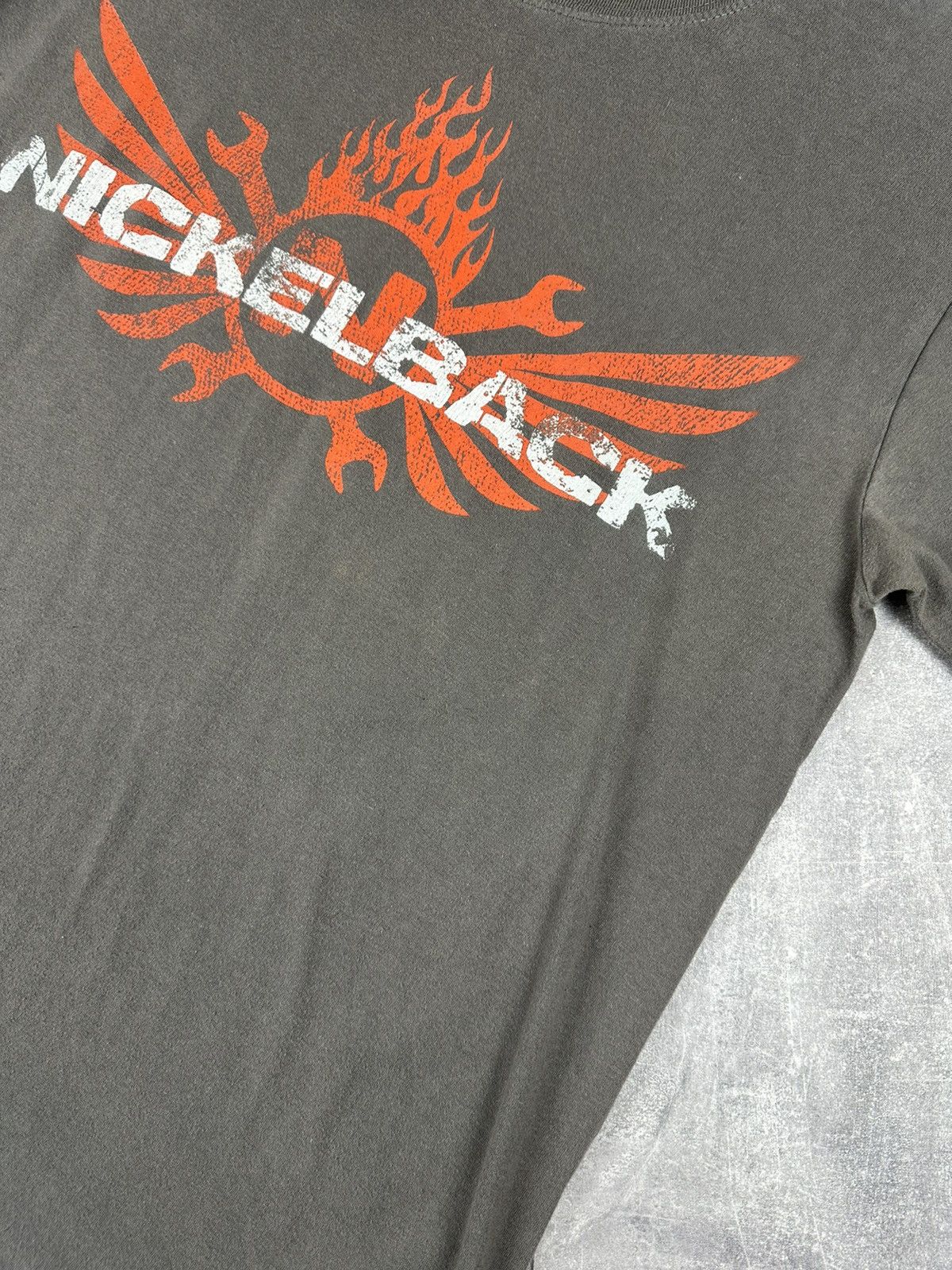 Gildan Nickelback Vintage 2012 Tour Band T-Shirt Here And Now Size US M / EU 48-50 / 2 - 4 Thumbnail