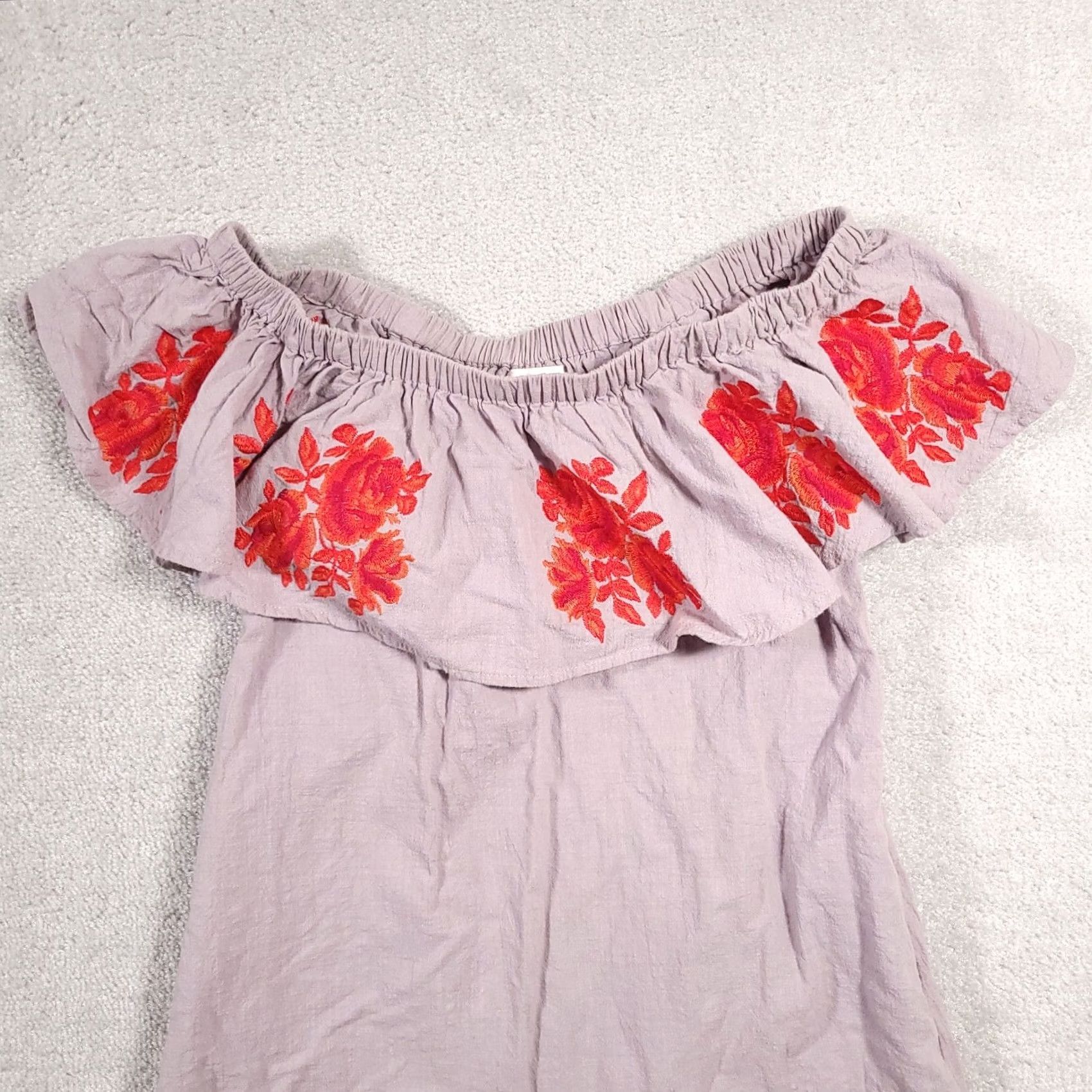 Vintage UMGEE Shirt Dress Women's Small Gray Embroidered Flowers Pockets Off Shoulder Flutter Sleeve Short Ruffle Shift Dress Casual Size 28" / US 6 / IT 42 - 3 Thumbnail