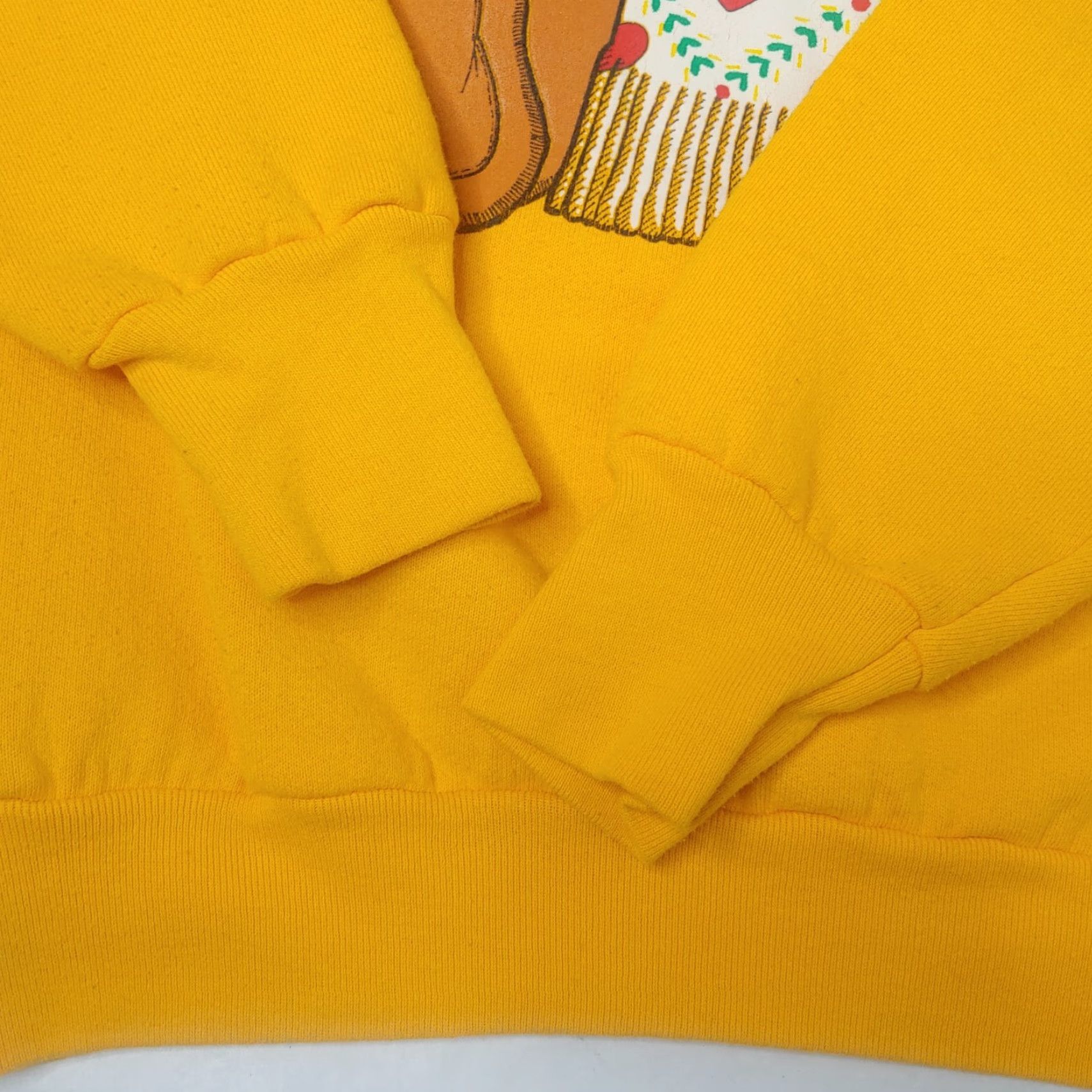 Fruit Of The Loom VINTAGE 1990s Christmas Sweatshirt Bear Large Yellow Heart Scarf Santa Airwaves Size US L / EU 52-54 / 3 - 4 Thumbnail