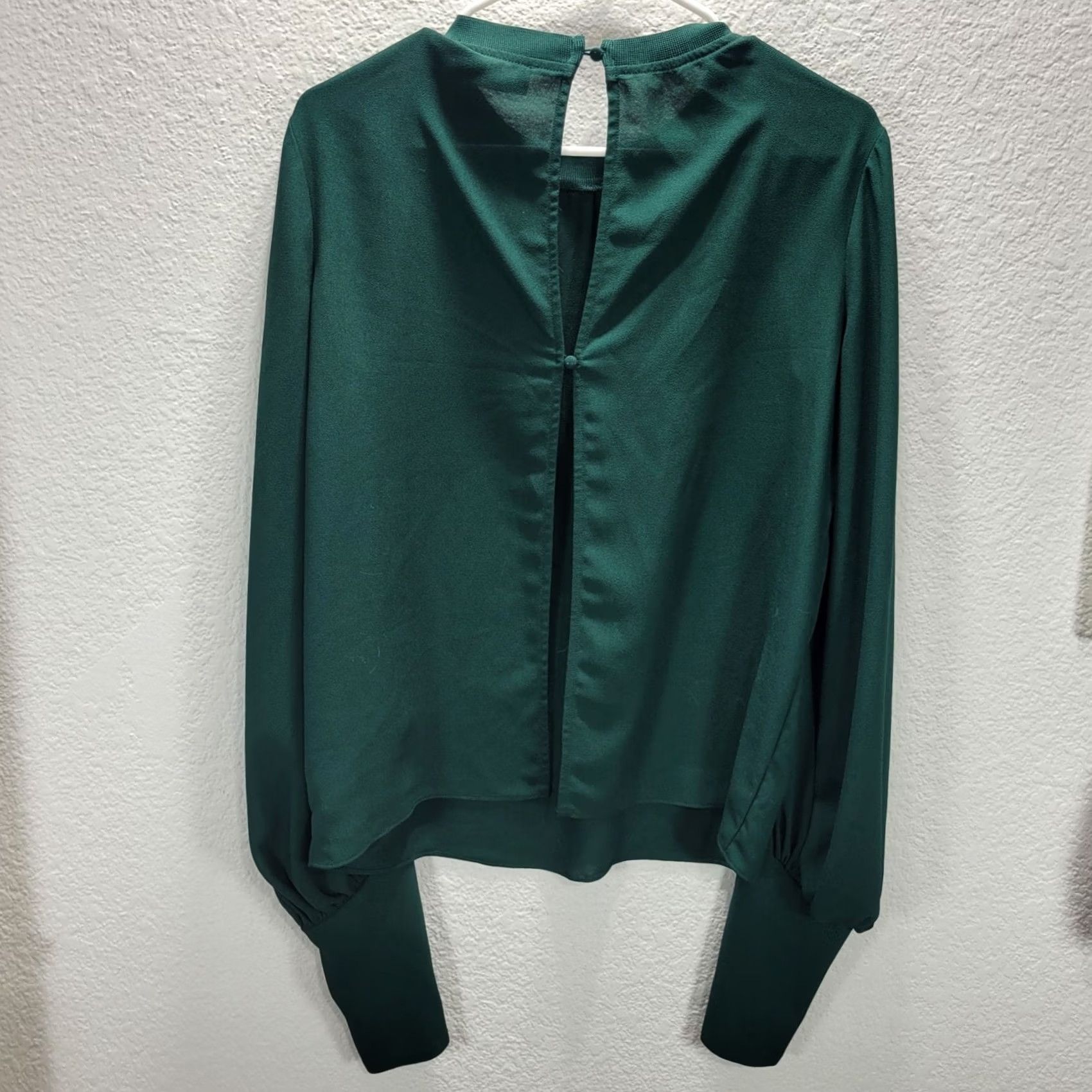 Vintage ELVI Blouse Womens Size 8 Green Open Back Long Bishop Sleeve Polyester VINTAGE Size M / US 6-8 / IT 42-44 - 3 Thumbnail