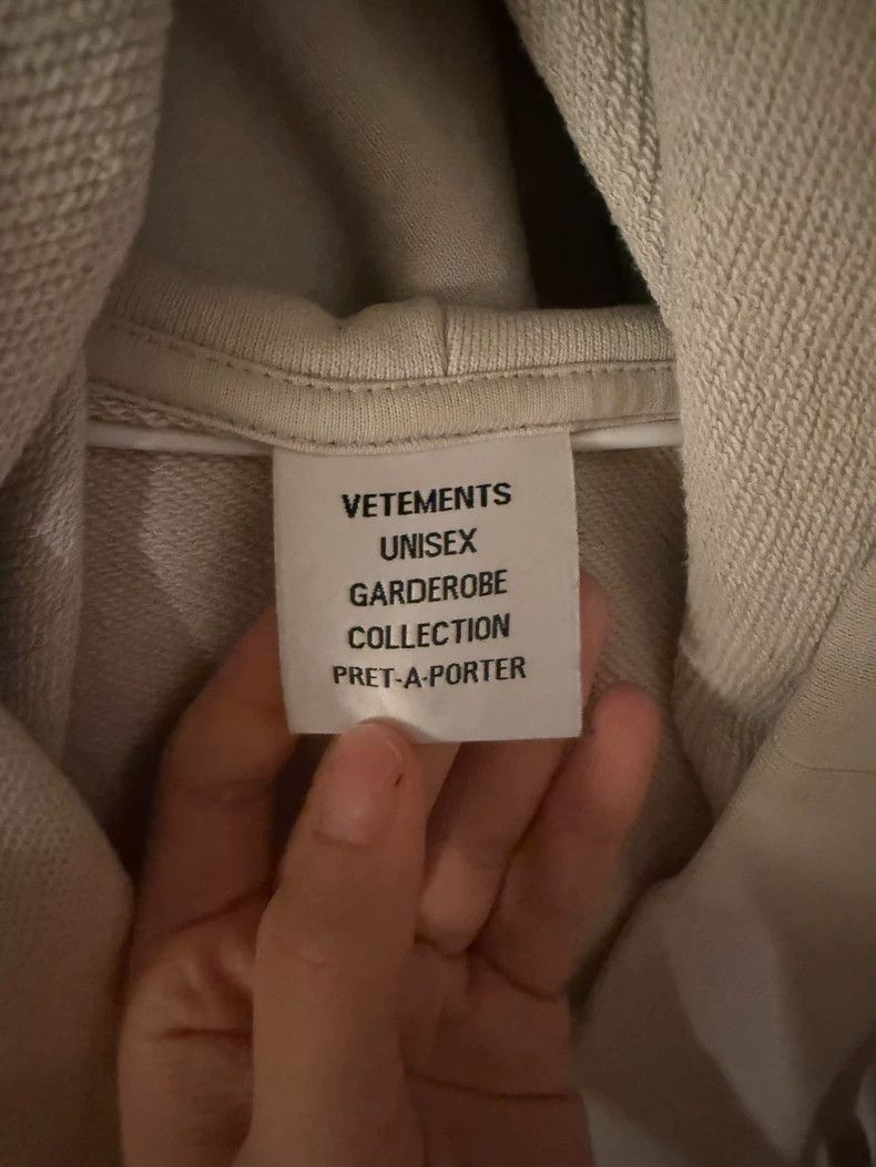 Vetements Vetements World tour limited hoodie, size S, white Size US S / EU 44-46 / 1 - 3 Thumbnail