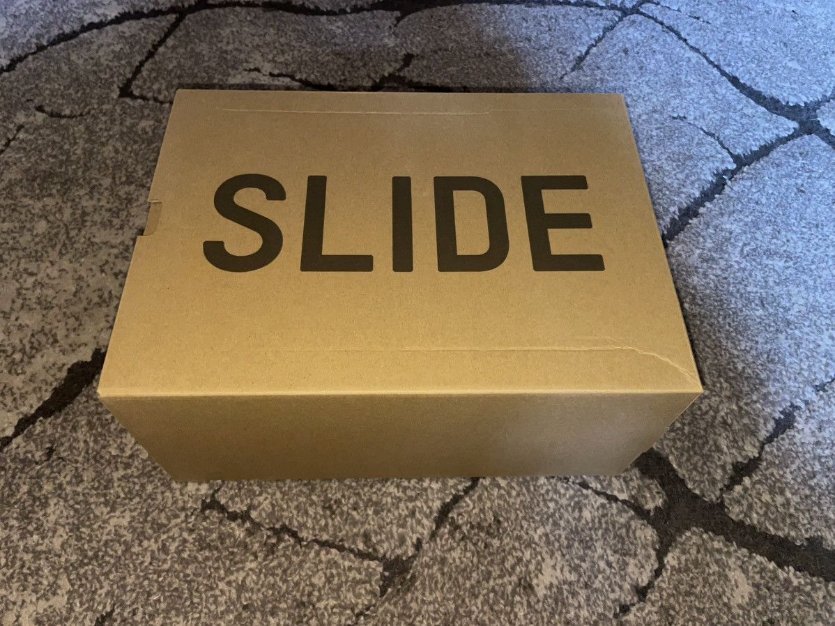 Yeezy Yeezy Slides Onyx US11/EU46 Size US 11 / EU 44 - 6 Thumbnail