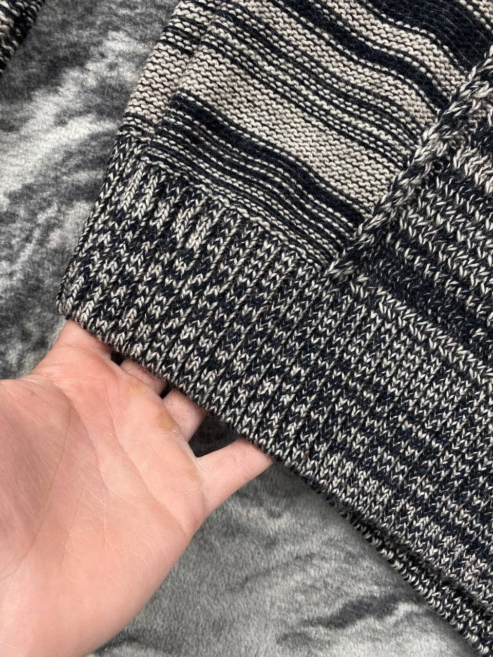 Armani Armani Jeans Metal Logo Knit Sweater Size US L / EU 52-54 / 3 - 6 Thumbnail