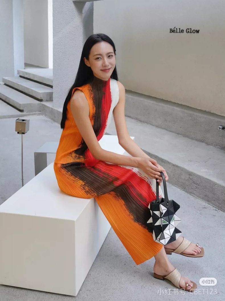 Issey Miyake Issey Miyake size:3 Orange-red color-blocked pleated skirt Size 22" - 2 Thumbnail