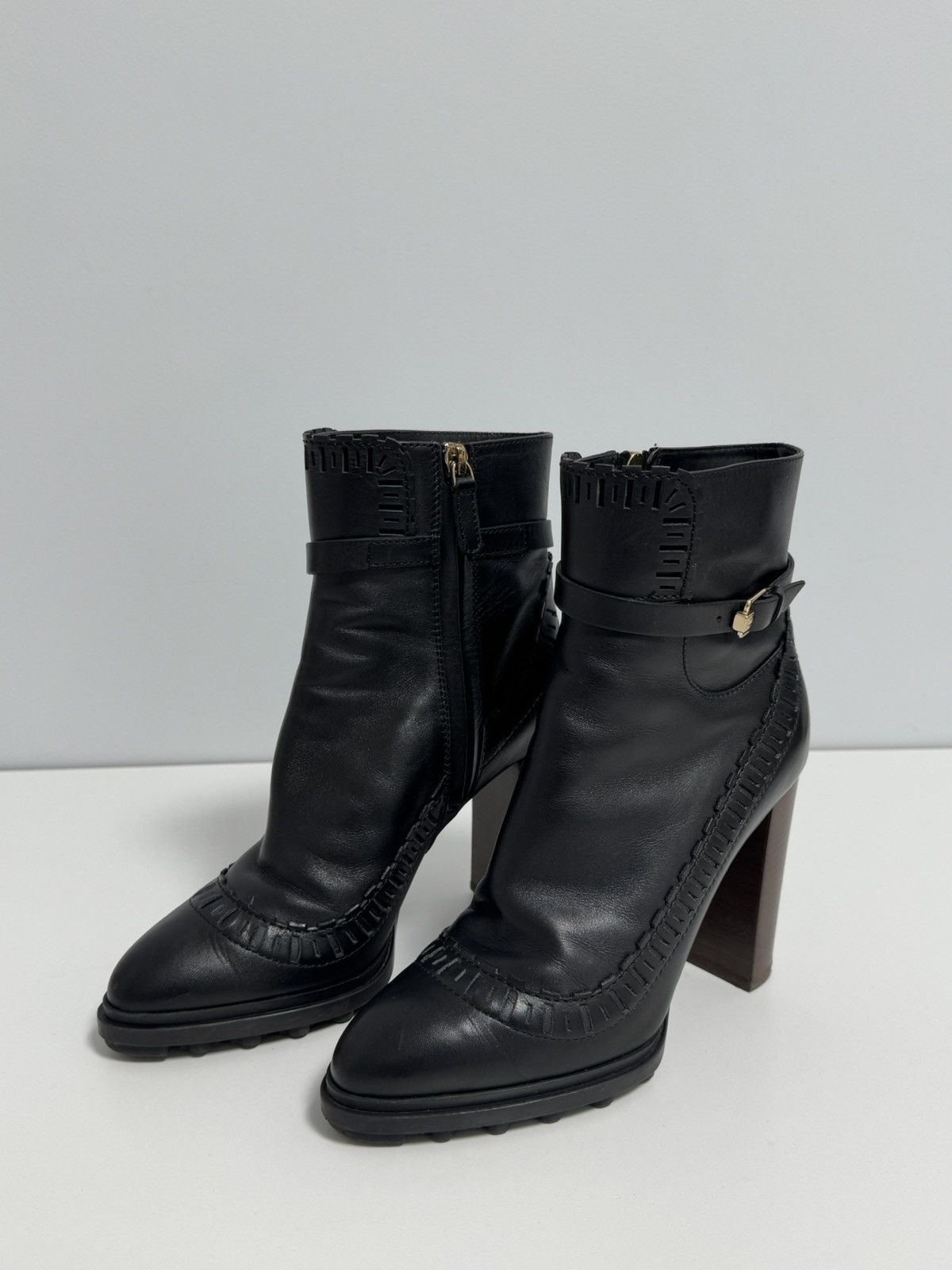 Tod's Tod’s Buckled Laser-cut Glossed-leather Ankle Boots In Nero Size US 6 / IT 36 - 1 Thumbnail