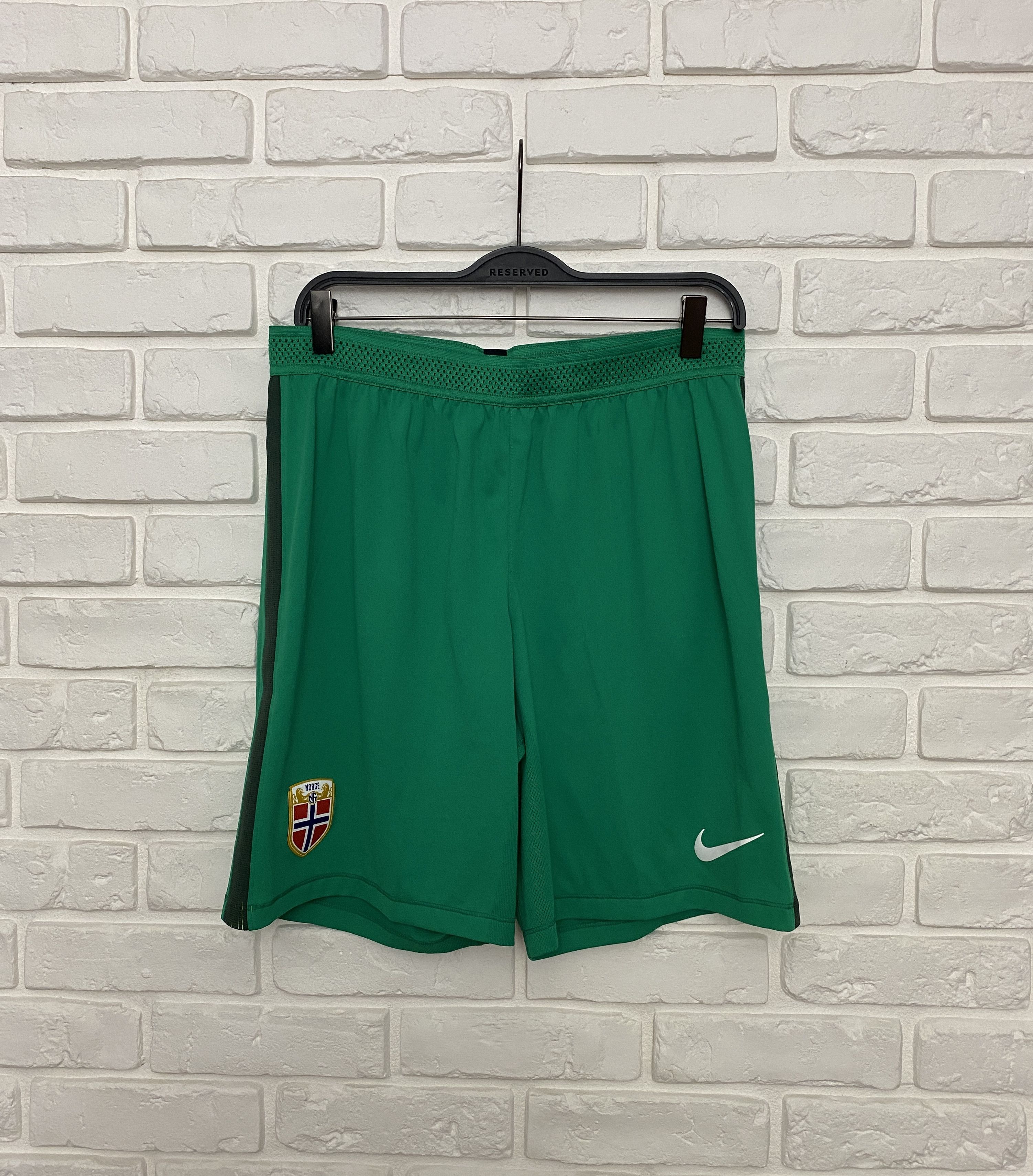 Nike Norway 2016 2017 Goalkeeper Player Issue Shorts Football L Size US 34 / EU 50 - 1 Thumbnail