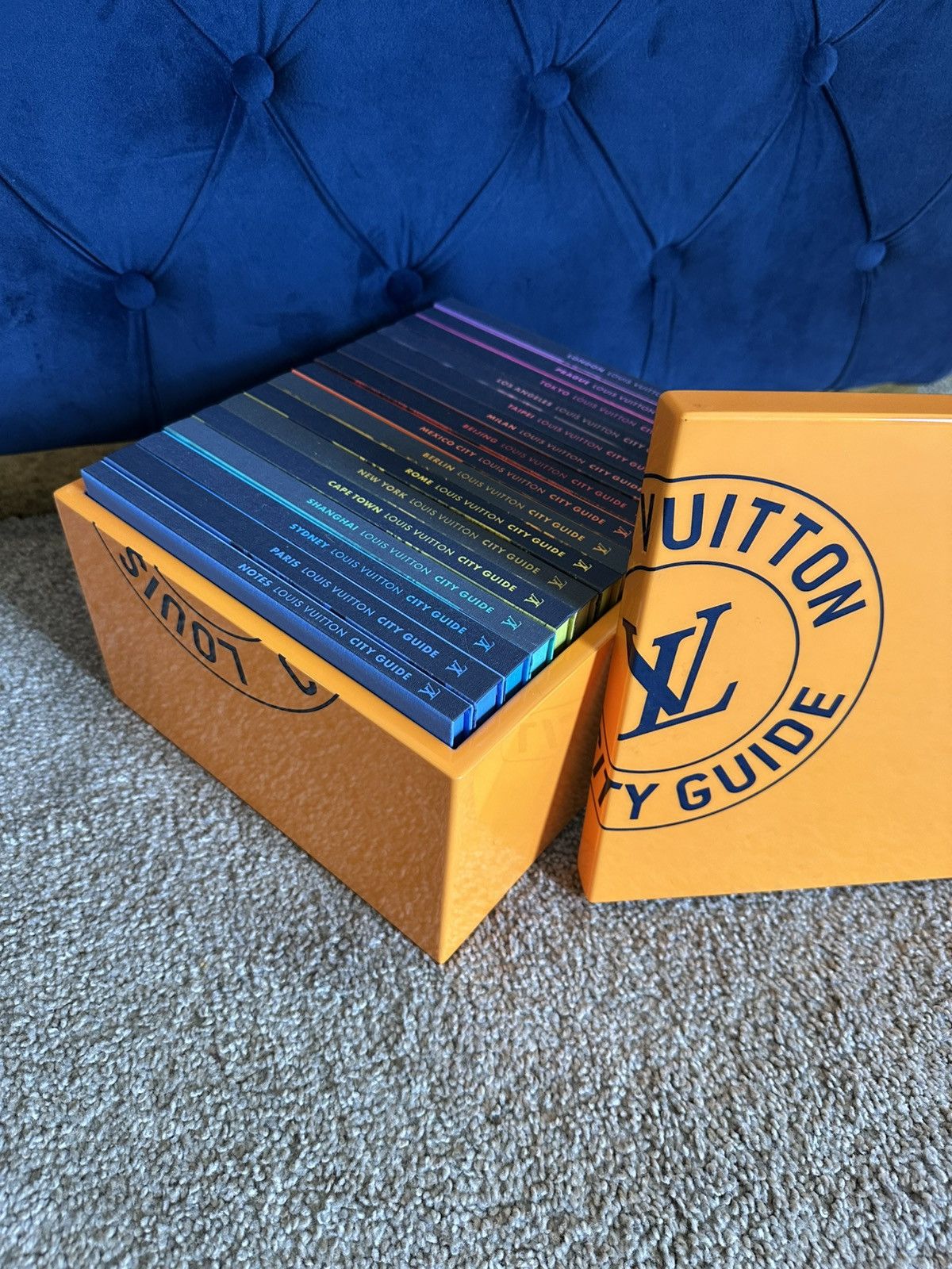 Louis Vuitton Authentic Louis Vuitton Travel Guide Size ONE SIZE - 1 Thumbnail