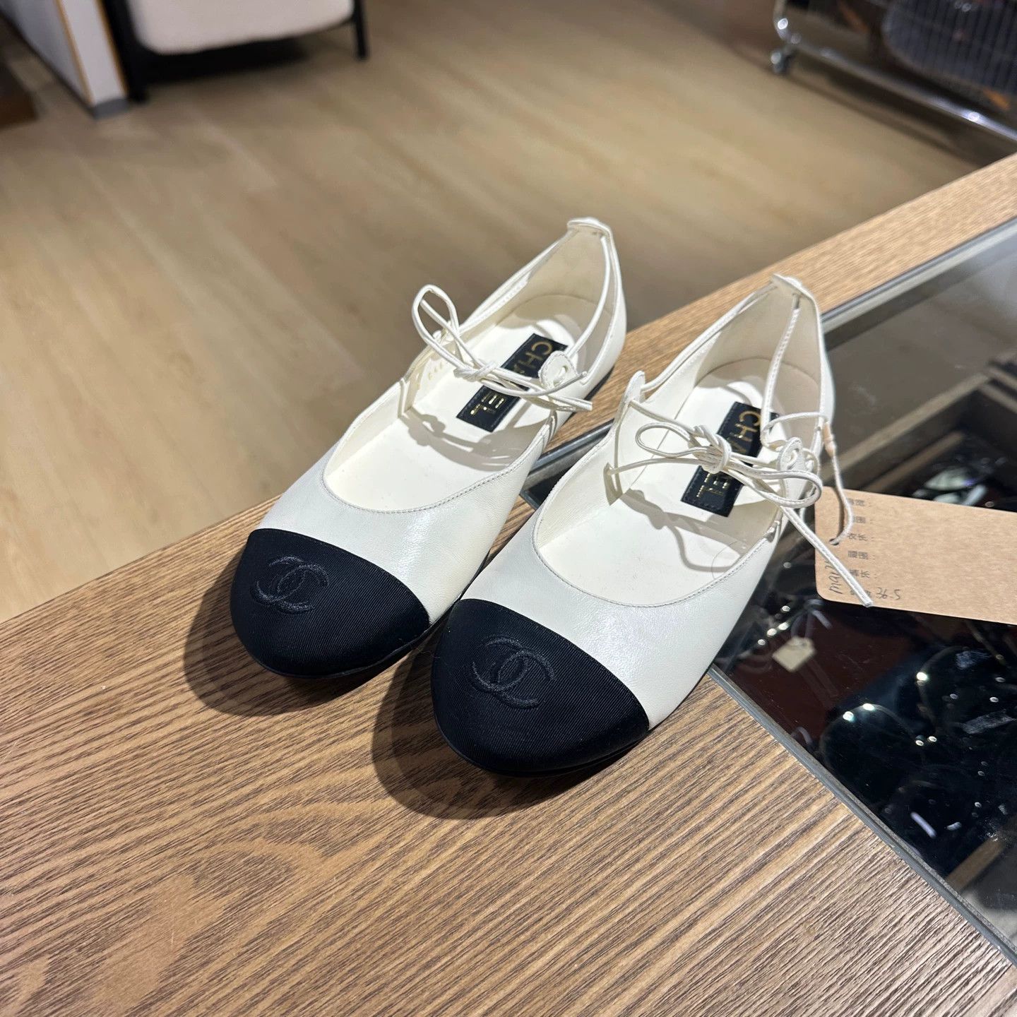 Chanel Chanel 25P Colorblock Logo Mary Janes 36.5 Size US 6 / IT 36 - 1 Thumbnail