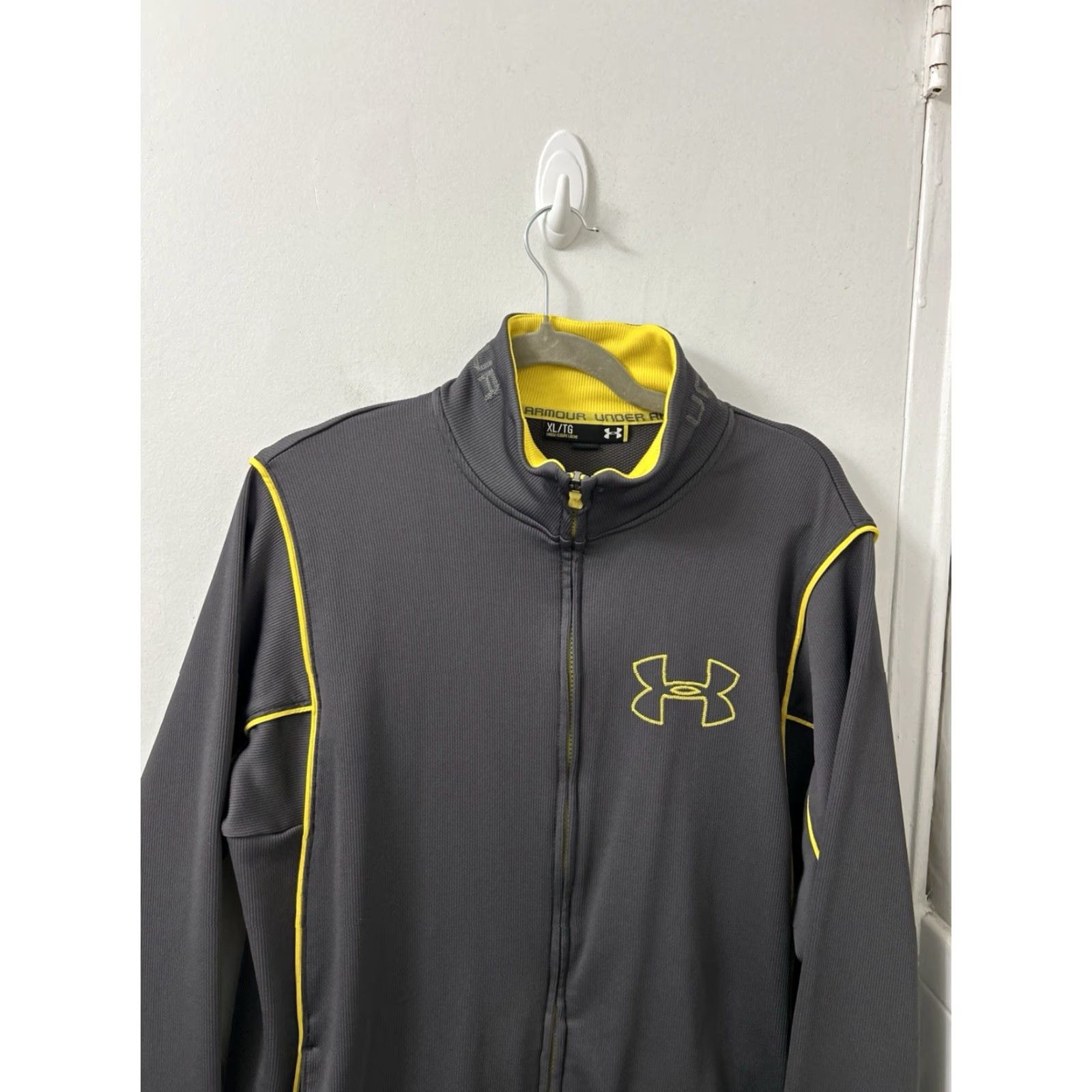 Under Armour Under Armour Track Jacket Mens XL Gray Yellow Full Zip Loose Fit Logo L/S Size US XL / EU 56 / 4 - 2 Thumbnail