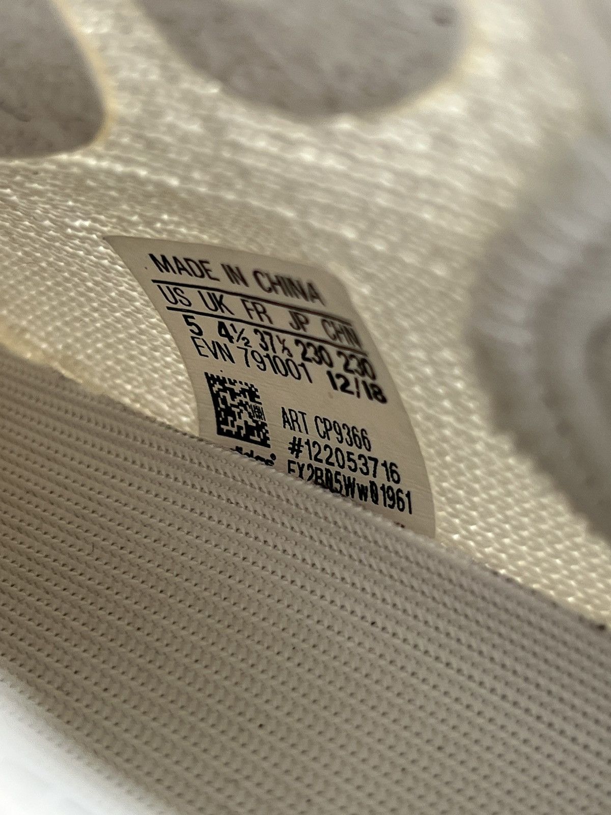 Yeezy Size 5 Men’s/ 6.5 Womens adidas Yeezy Boost 350 V2 Low Cream Size US 5 / EU 37 - 8 Thumbnail