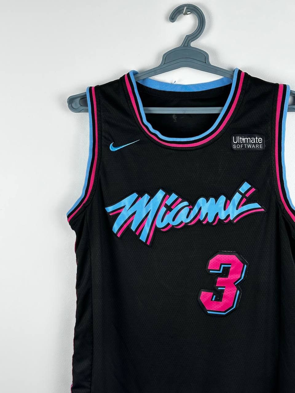NBA × Nike Miami Heat Dwyane Wade Vice City Swingman Jersey Size US S / EU 44-46 / 1 - 3 Thumbnail