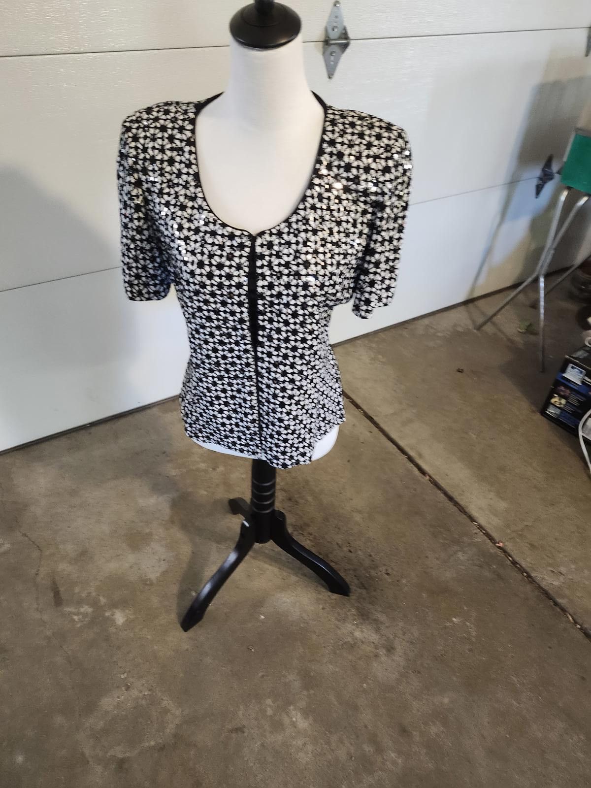 Designer St John evening top sz 8 Size M / US 6-8 / IT 42-44 - 1 Thumbnail