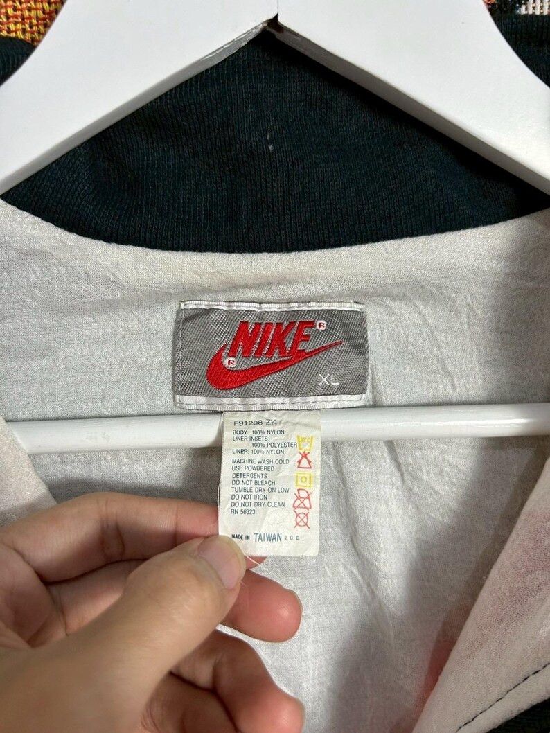 Nike Vintage 90s Nike International Jacket size XL Size US XL / EU 56 / 4 - 7 Thumbnail