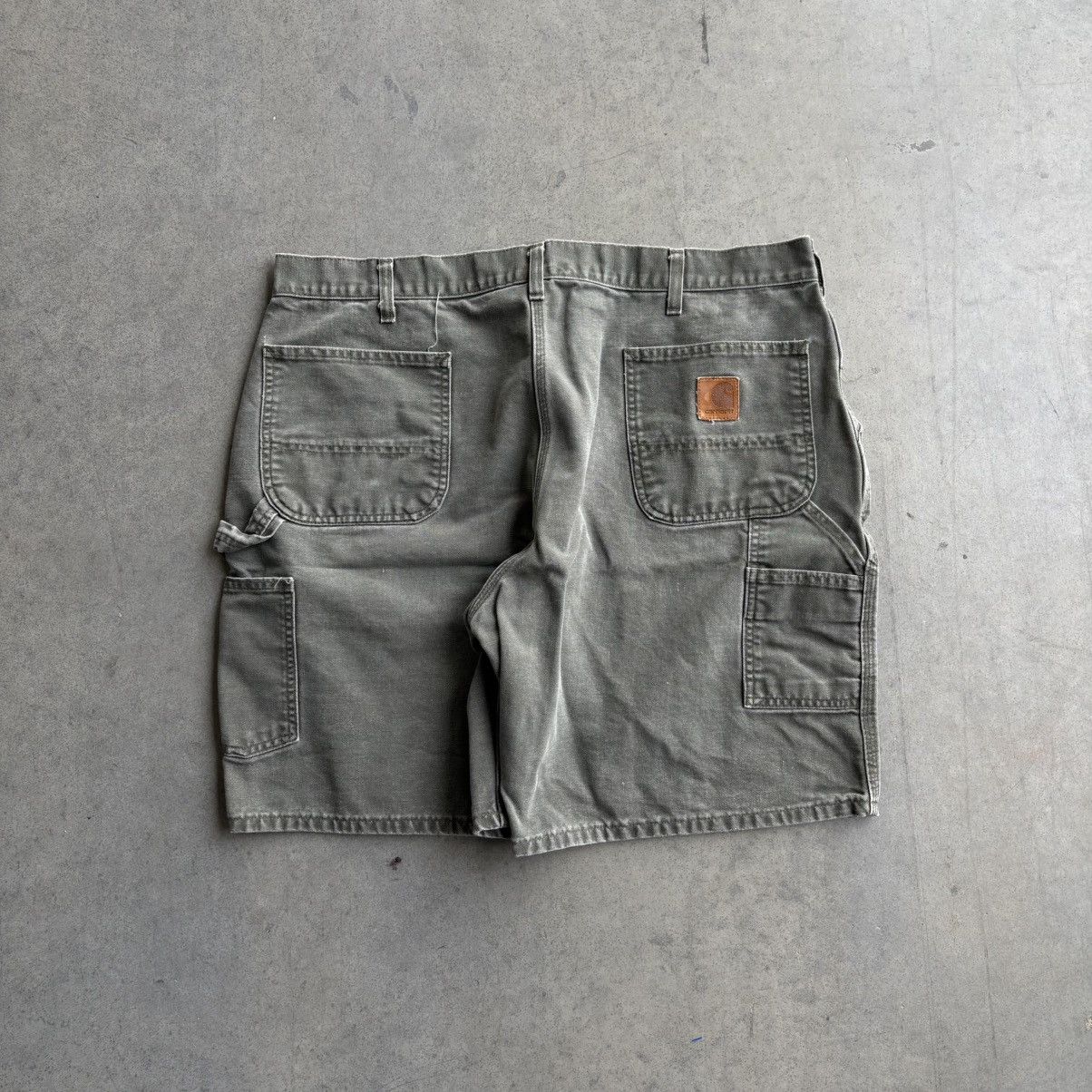 Carhartt × Vintage Vintage Olive Green Carhartt Carpenter Shorts 41 Waist Size US 41 - 2 Thumbnail