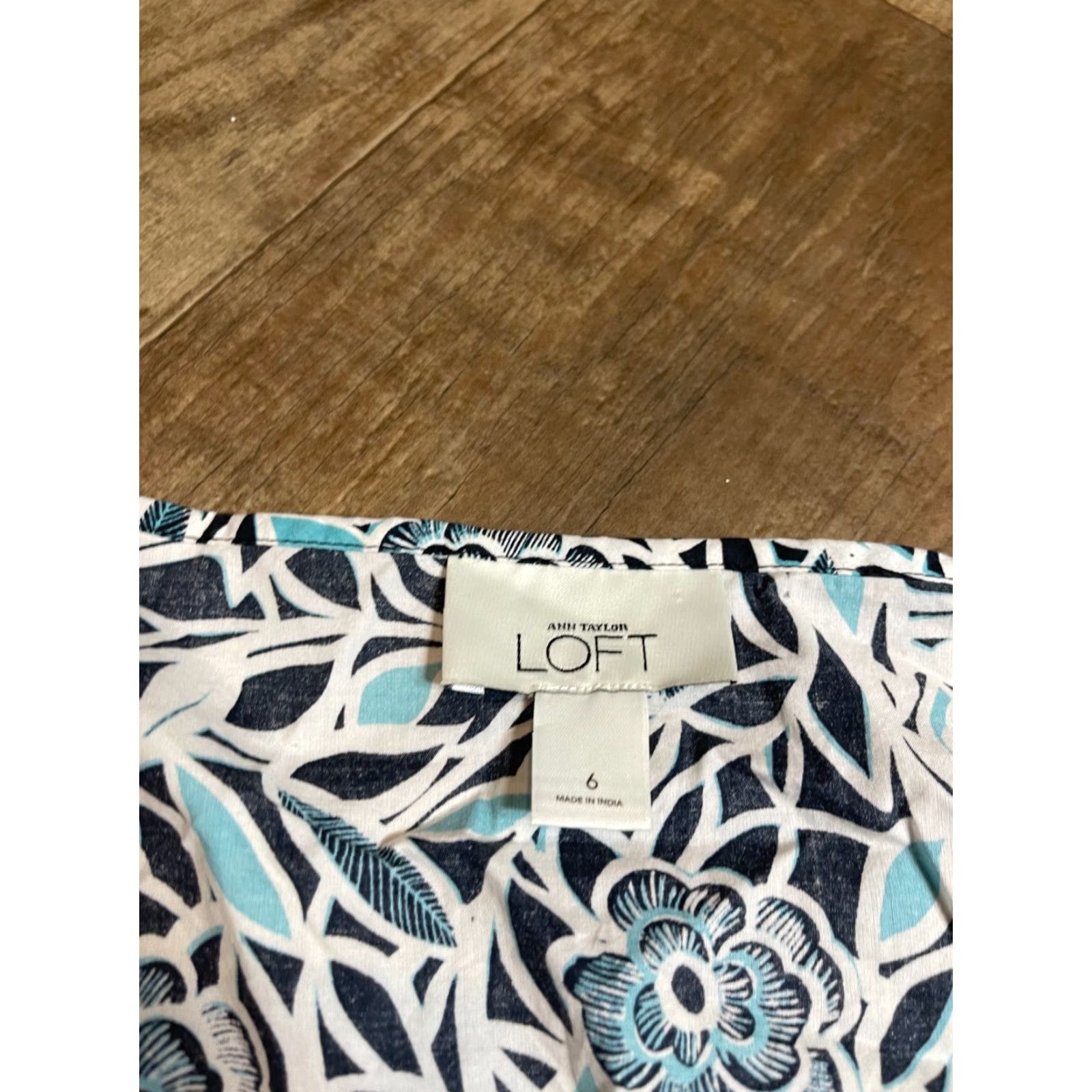 Loft Ann Taylor Loft Top Blouse Shirt Womens Size 6 Blue Floral Short Sleeve Blouse Size M / US 6-8 / IT 42-44 - 4 Thumbnail