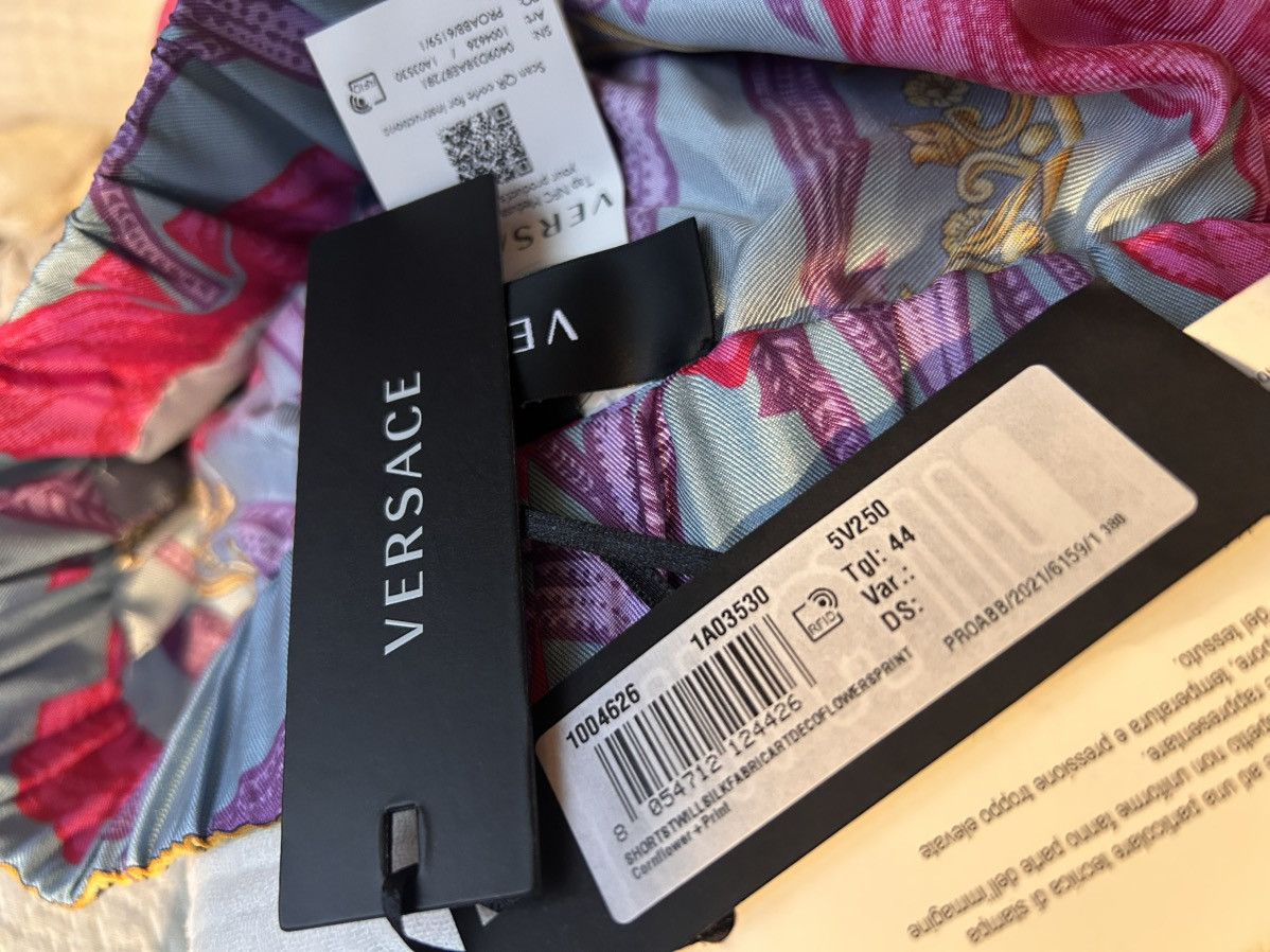 Versace VERSACE Cornflower-Print Satin Shorts Size 32" / US 10 / IT 46 - 7 Thumbnail