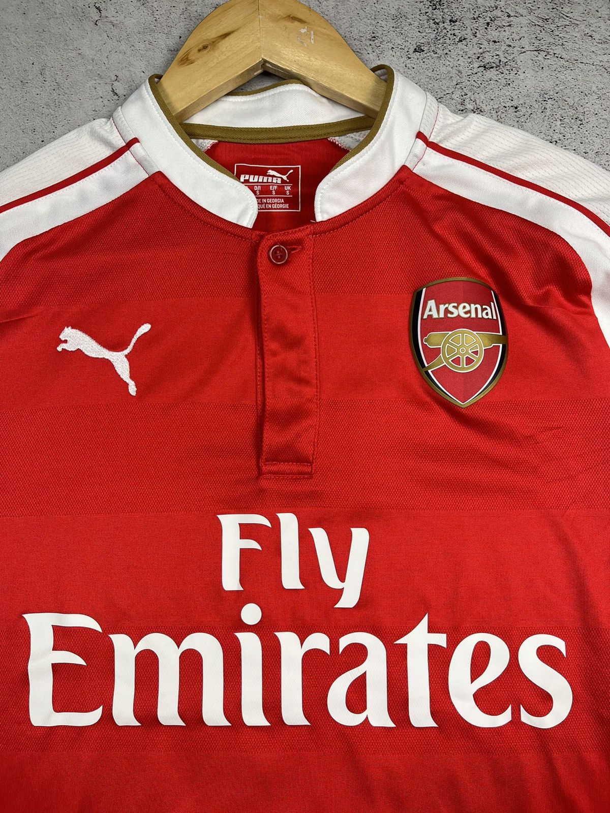 Puma Puma Arsenal Home 2015/16 Long Sleeve 11 Ozil Soccer Jersey Size US S / EU 44-46 / 1 - 2 Thumbnail
