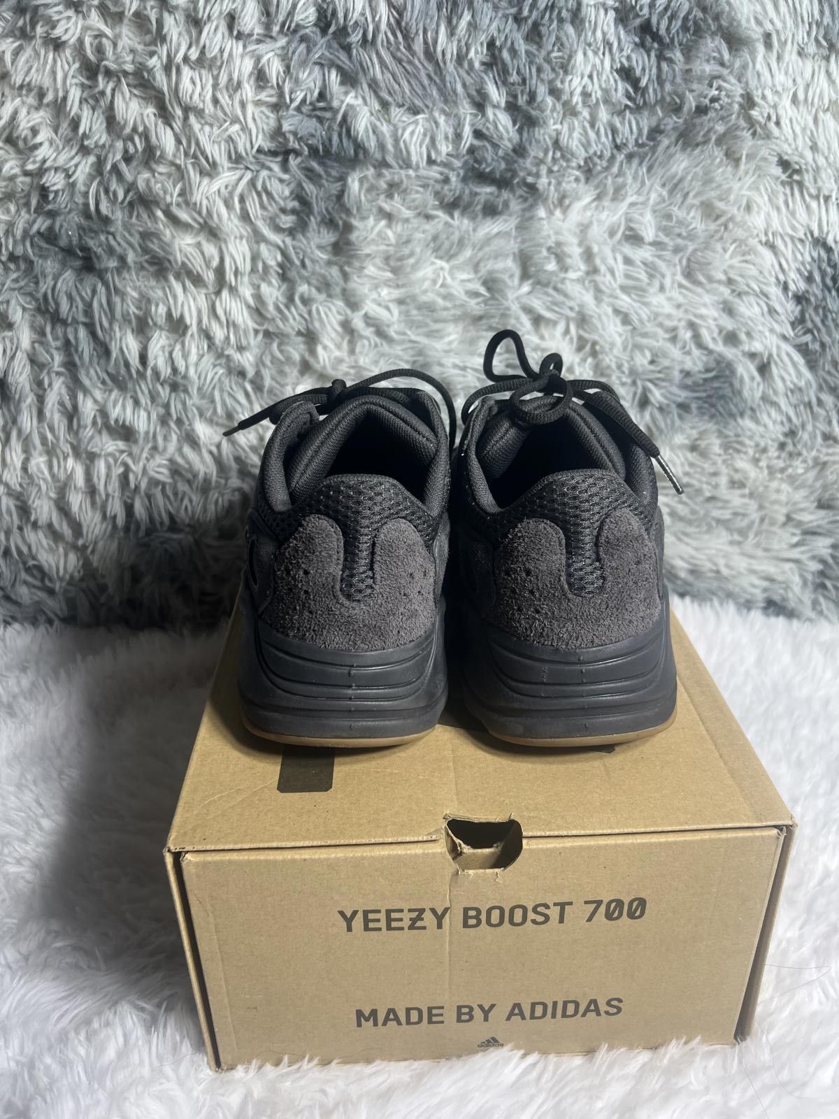 Adidas Yeezy Boost 700 Sneakers Size 10 Size US 10 / EU 43 - 4 Thumbnail