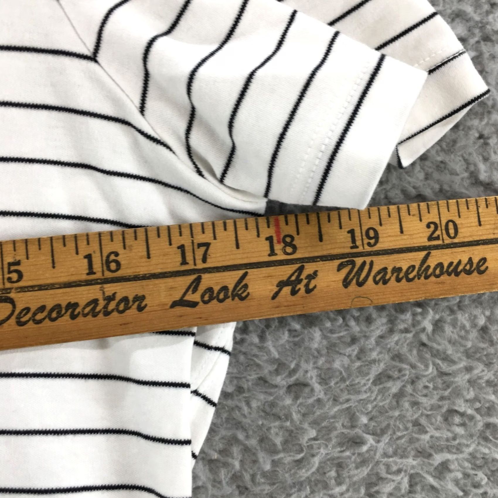 Banana Republic Banana Republic Tee Tshirt Womens Small White Striped Cotton Luxe Touch V-Neck Shirt Womens Small White Striped Cotton Luxe Touch V-Neck Size S / US 4 / IT 40 - 3 Thumbnail