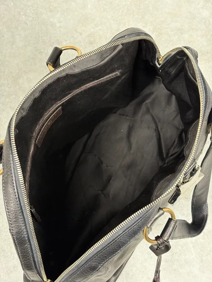 Yves Saint Laurent 2000s Yves Saint Laurent Star Black Shiny Leather Handle Bag Size ONE SIZE - 8 Thumbnail