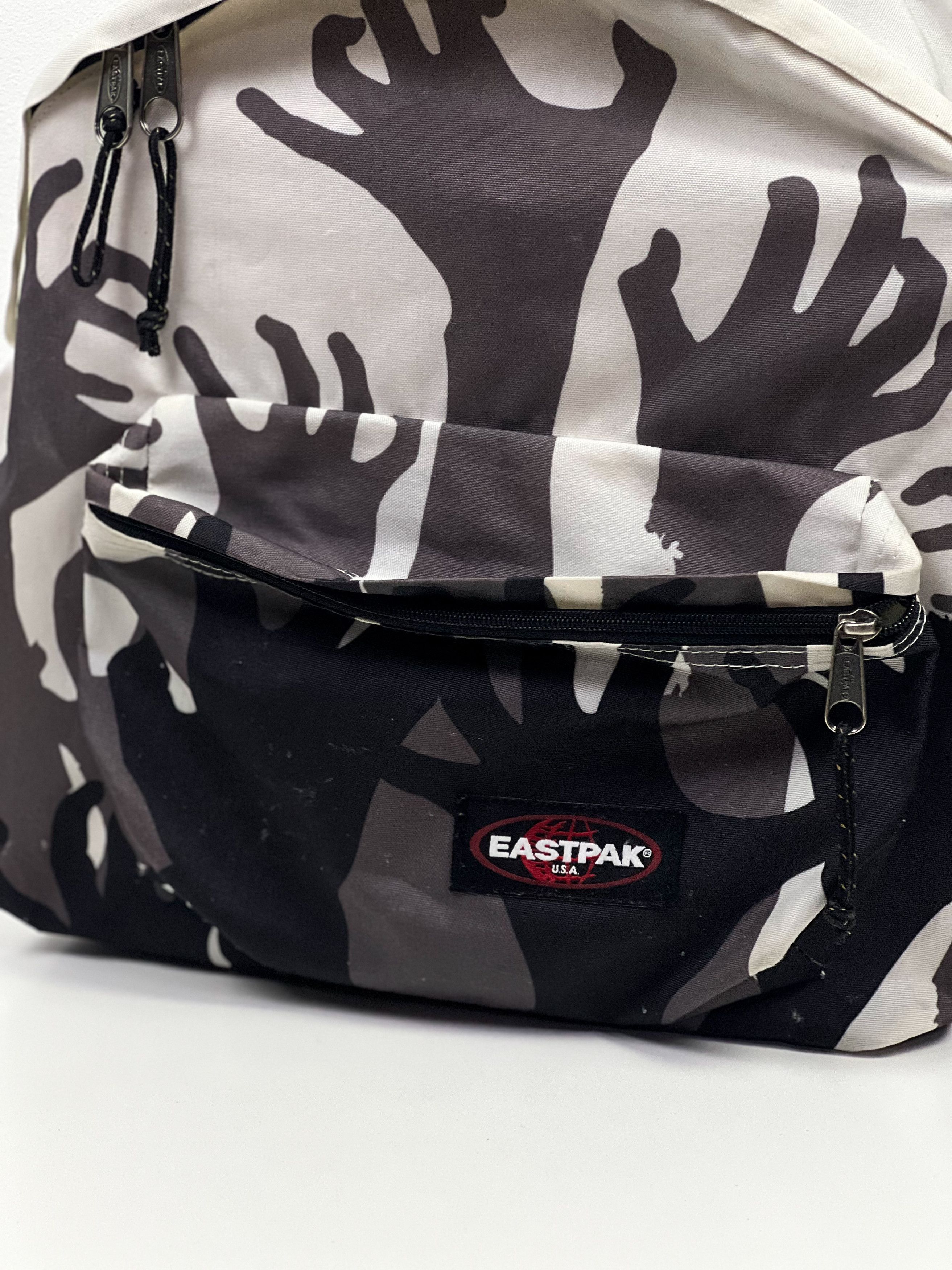 Eastpak zombie attack outlet